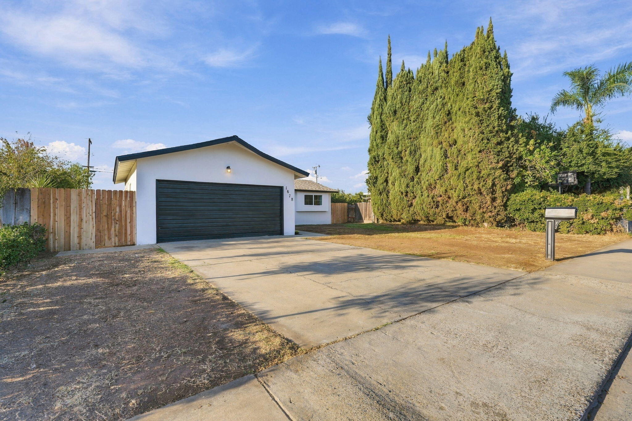 1878 E Park Way, Dinuba, CA 93618