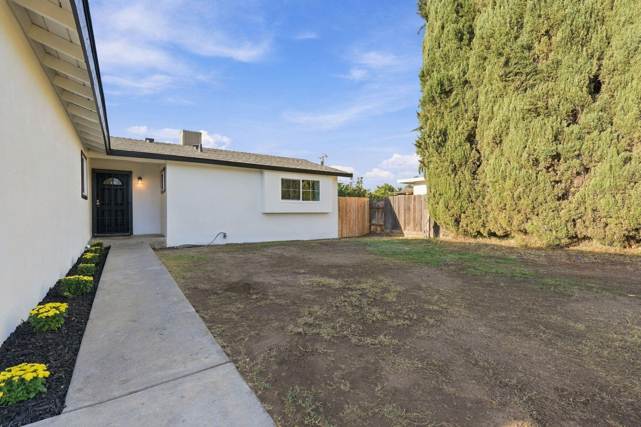 1878 E Park Way, Dinuba, CA 93618