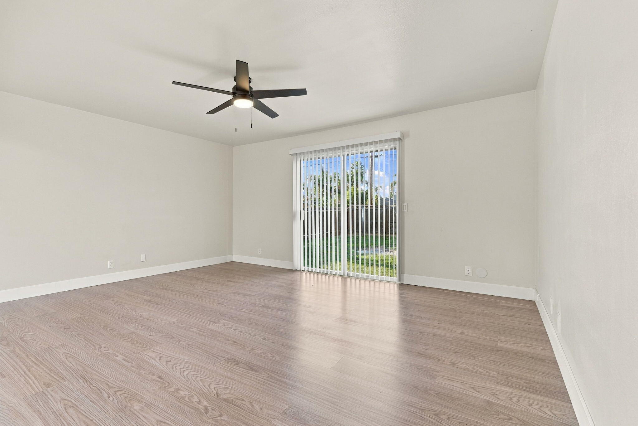 1878 E Park Way, Dinuba, CA 93618