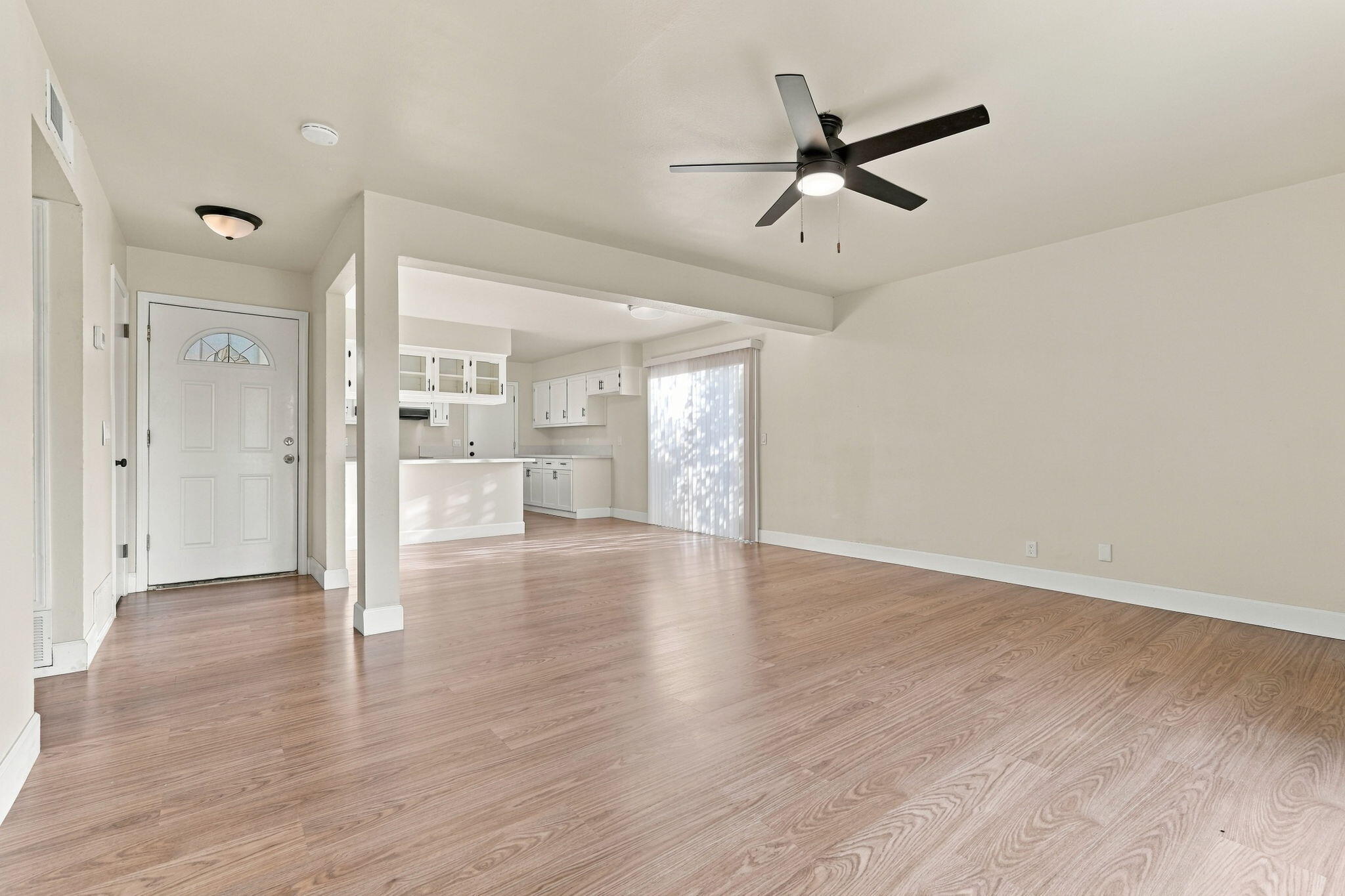 1878 E Park Way, Dinuba, CA 93618