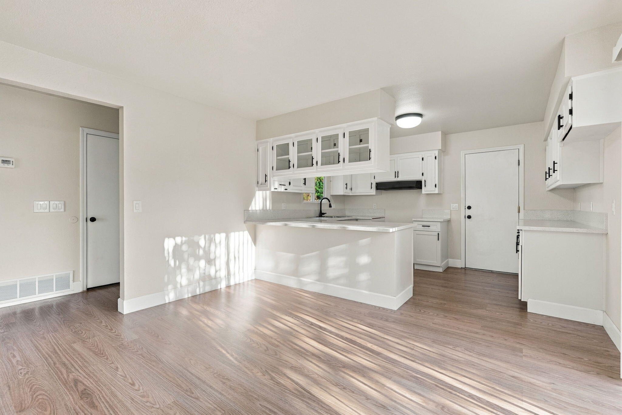 1878 E Park Way, Dinuba, CA 93618