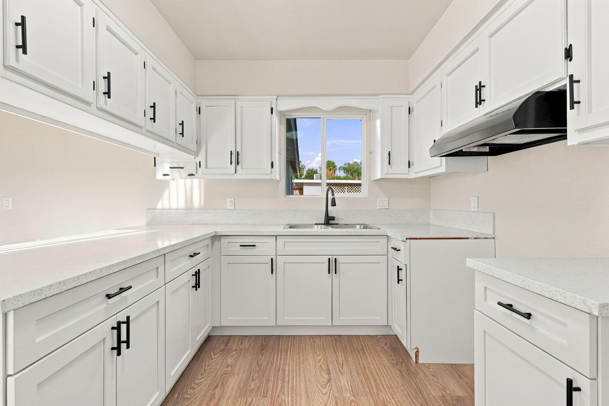 1878 E Park Way, Dinuba, CA 93618