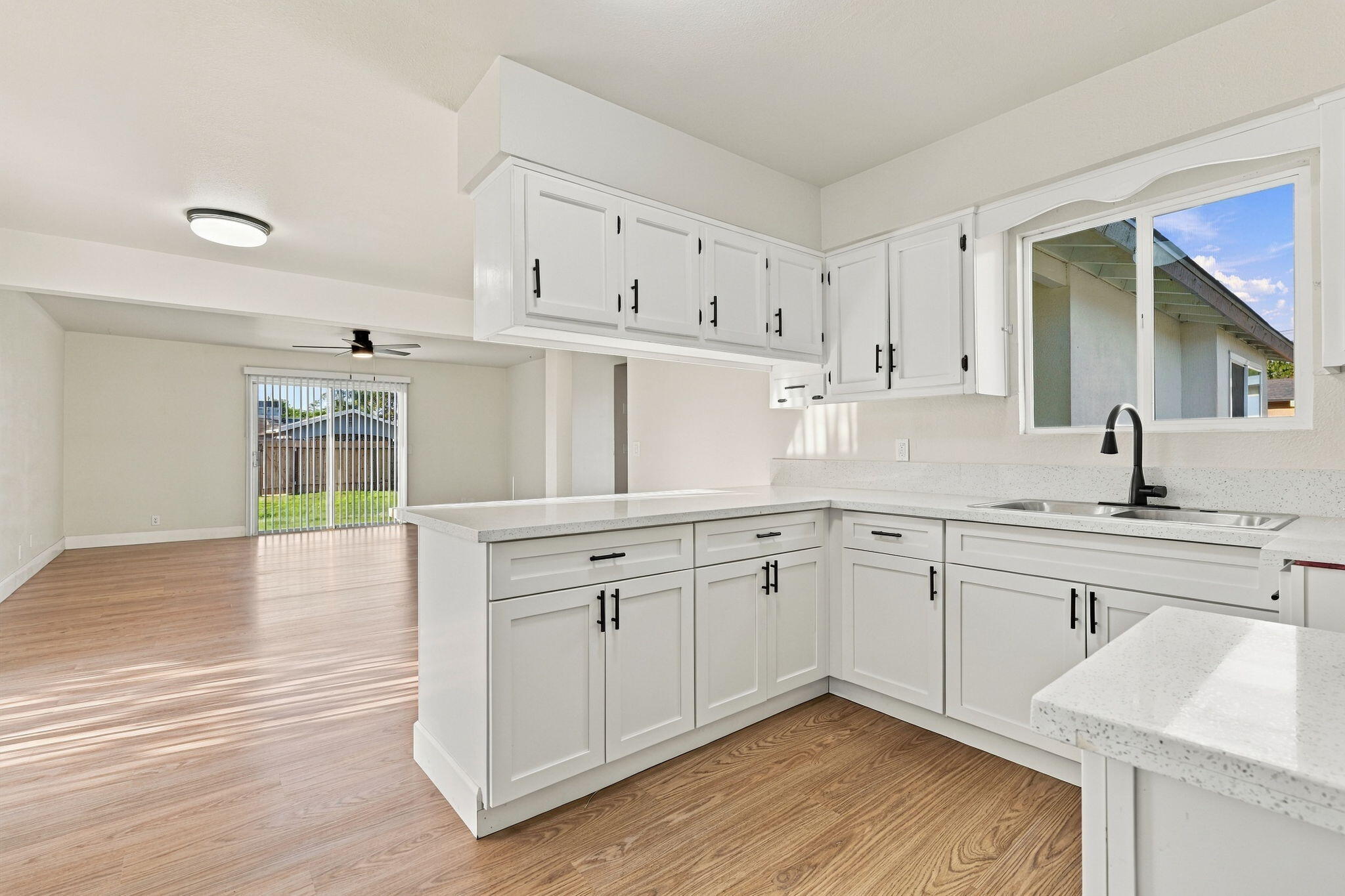 1878 E Park Way, Dinuba, CA 93618