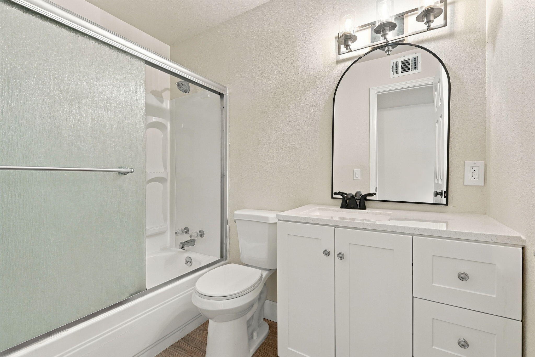 1878 E Park Way, Dinuba, CA 93618