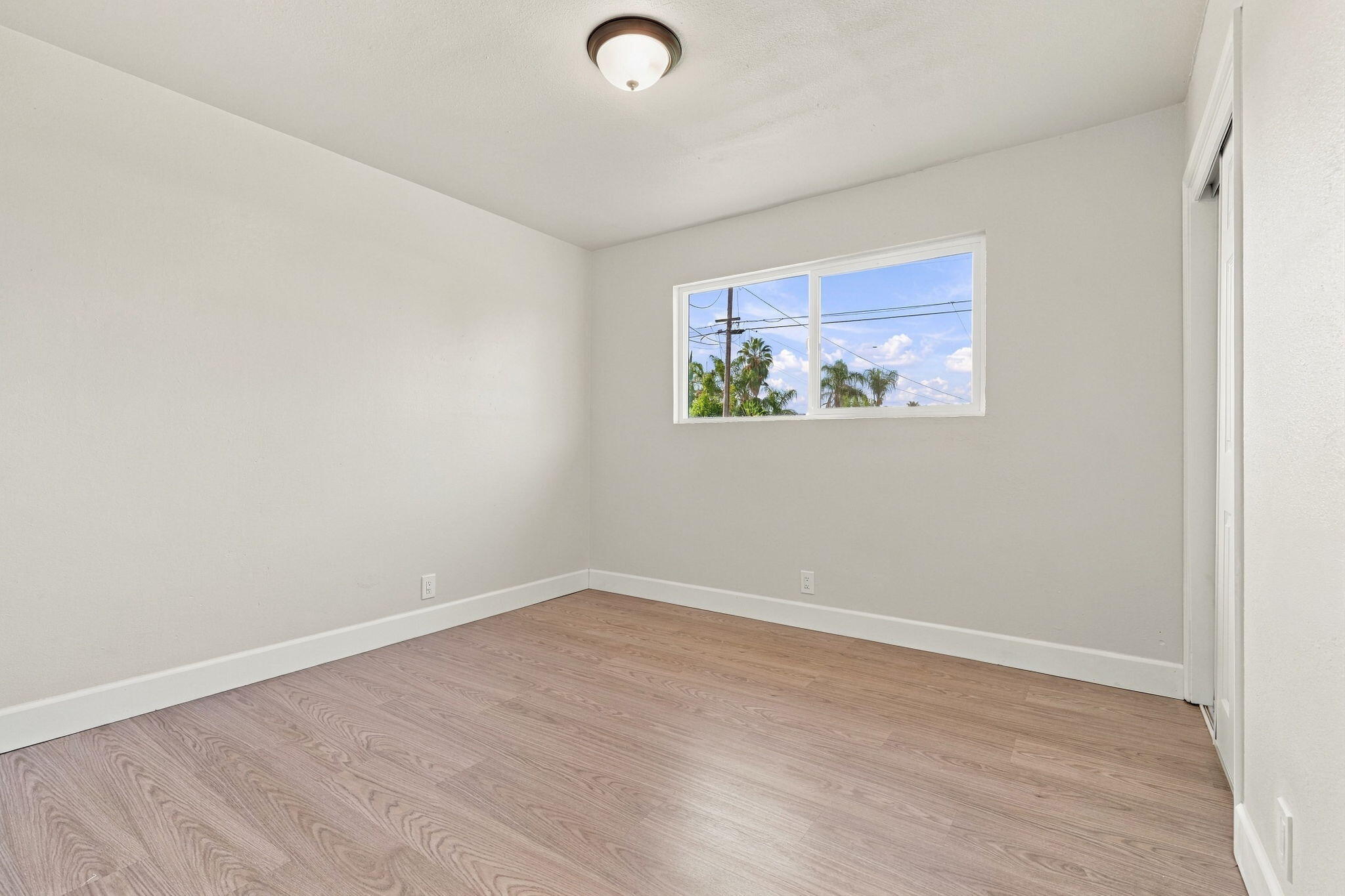 1878 E Park Way, Dinuba, CA 93618