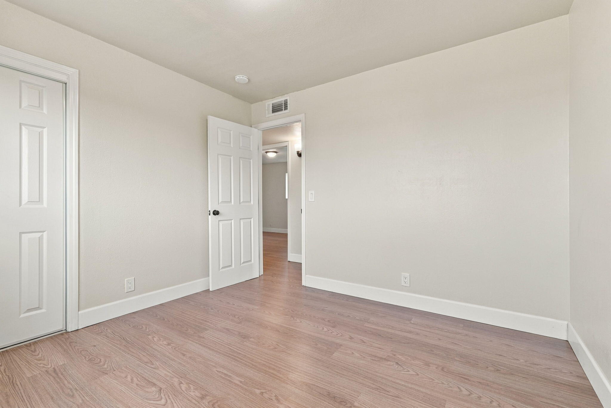 1878 E Park Way, Dinuba, CA 93618