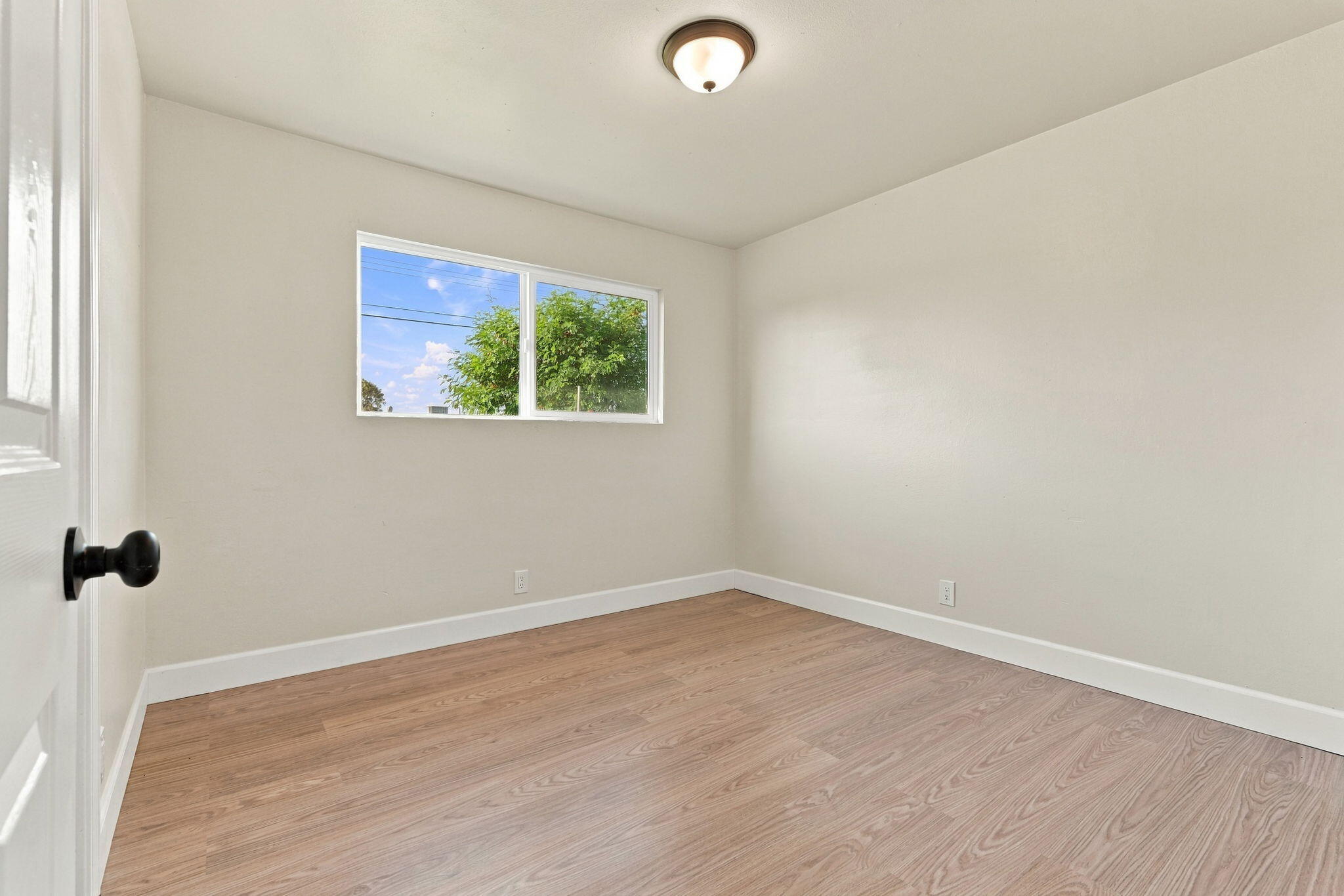 1878 E Park Way, Dinuba, CA 93618