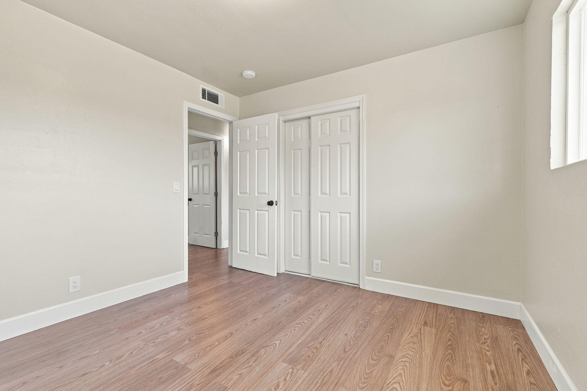 1878 E Park Way, Dinuba, CA 93618