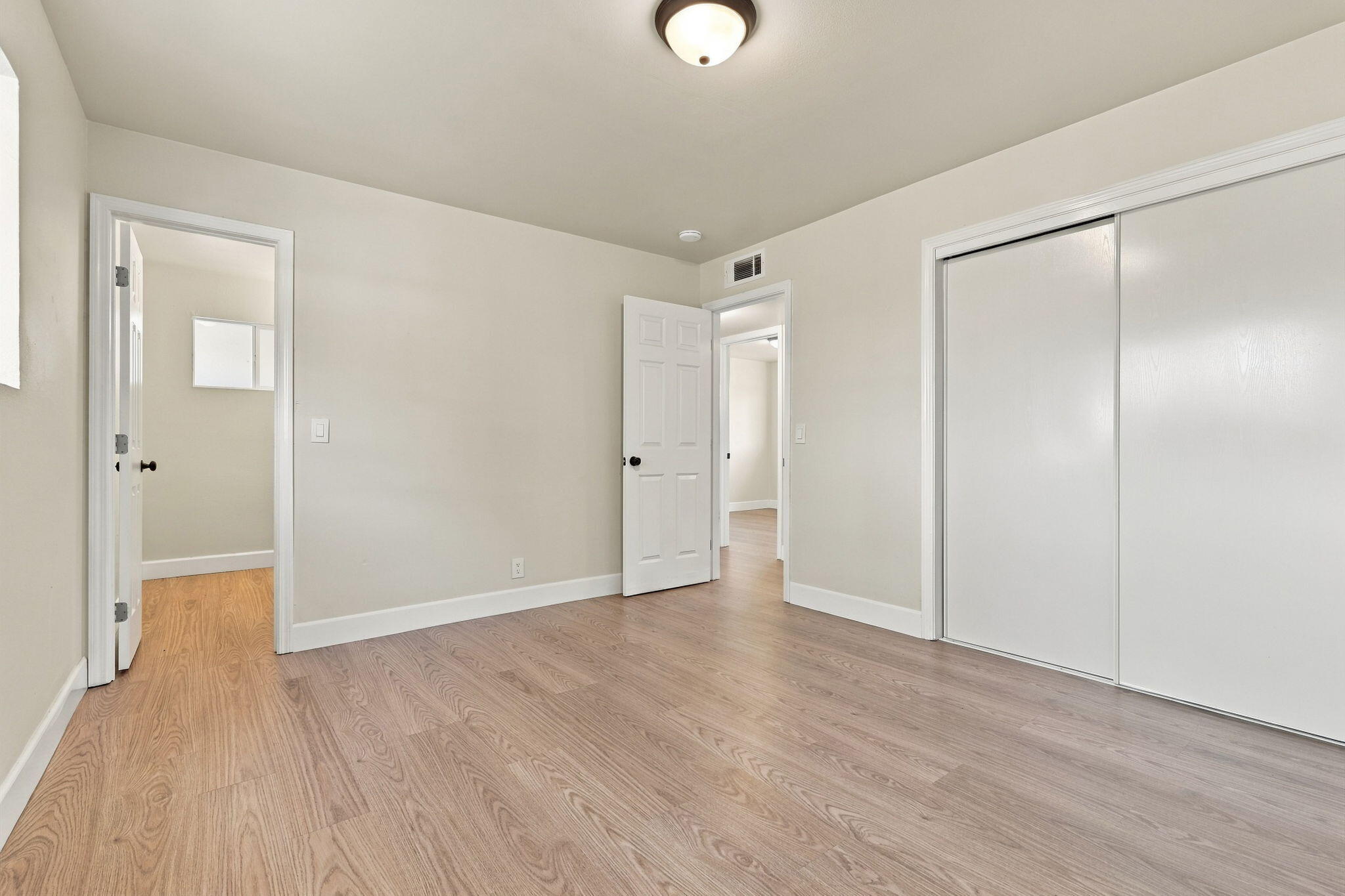 1878 E Park Way, Dinuba, CA 93618