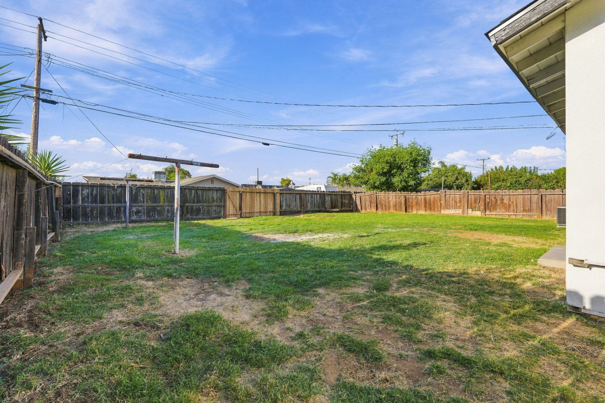 1878 E Park Way, Dinuba, CA 93618