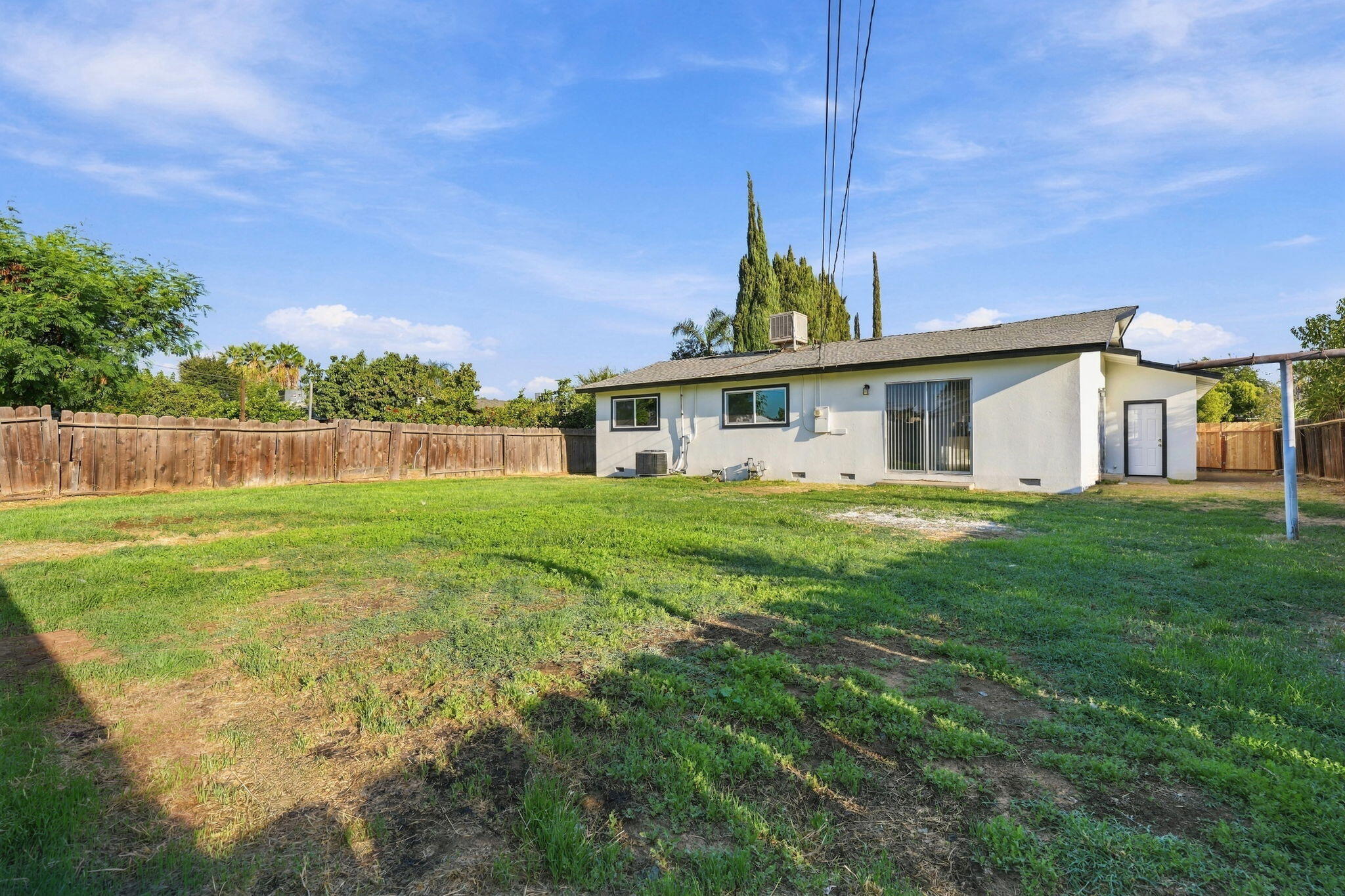 1878 E Park Way, Dinuba, CA 93618