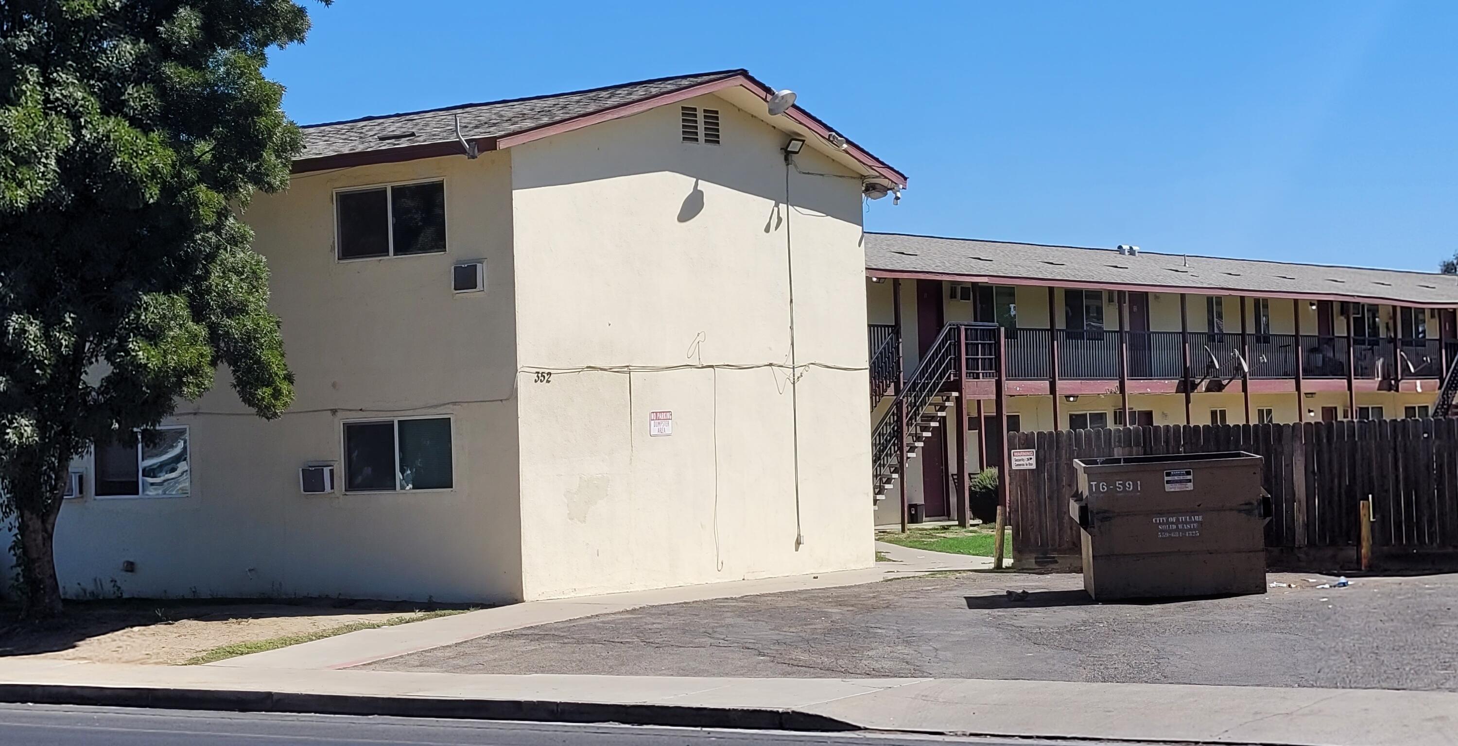 340-352 S Blackstone St, Tulare, CA 93274