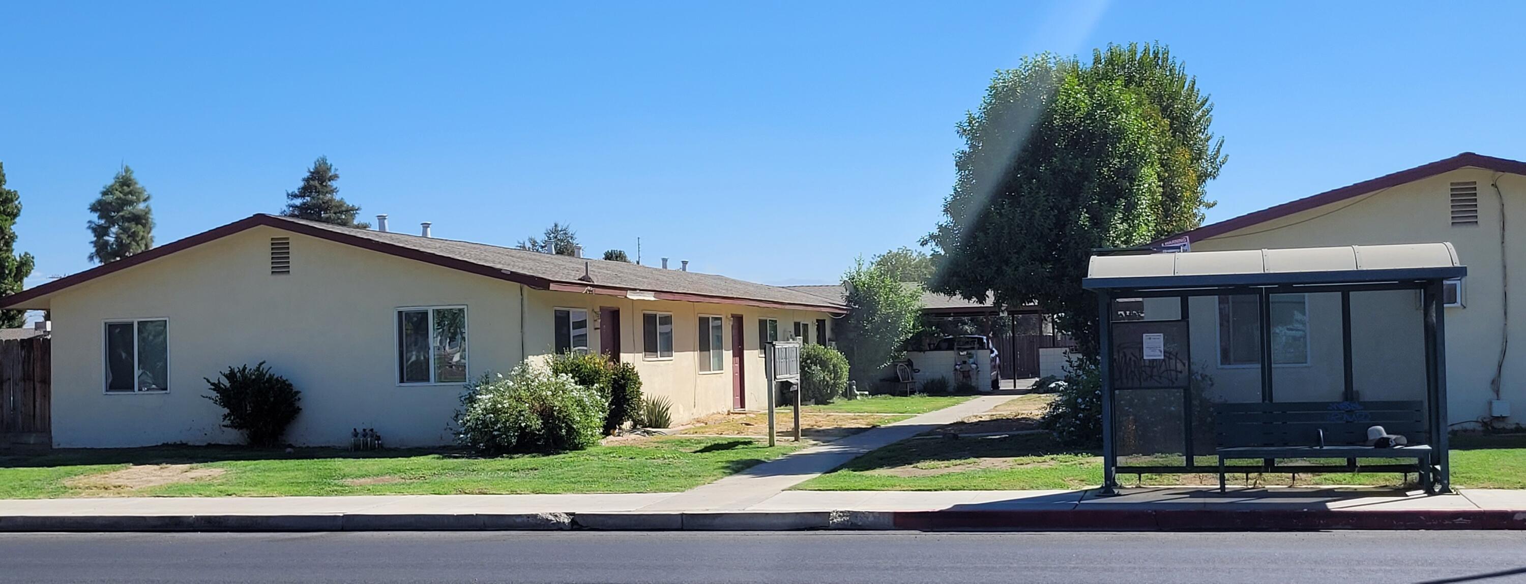 340-352 S Blackstone St, Tulare, CA 93274