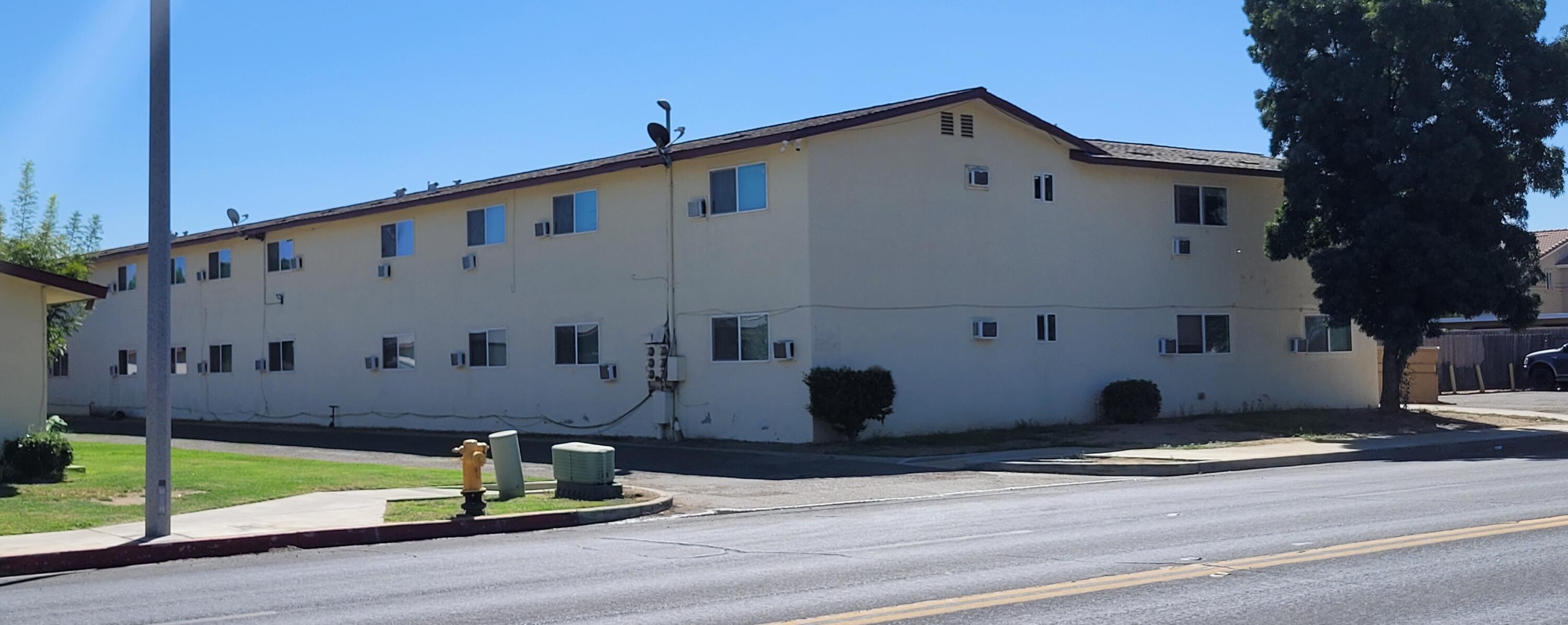 340-352 S Blackstone St, Tulare, CA 93274