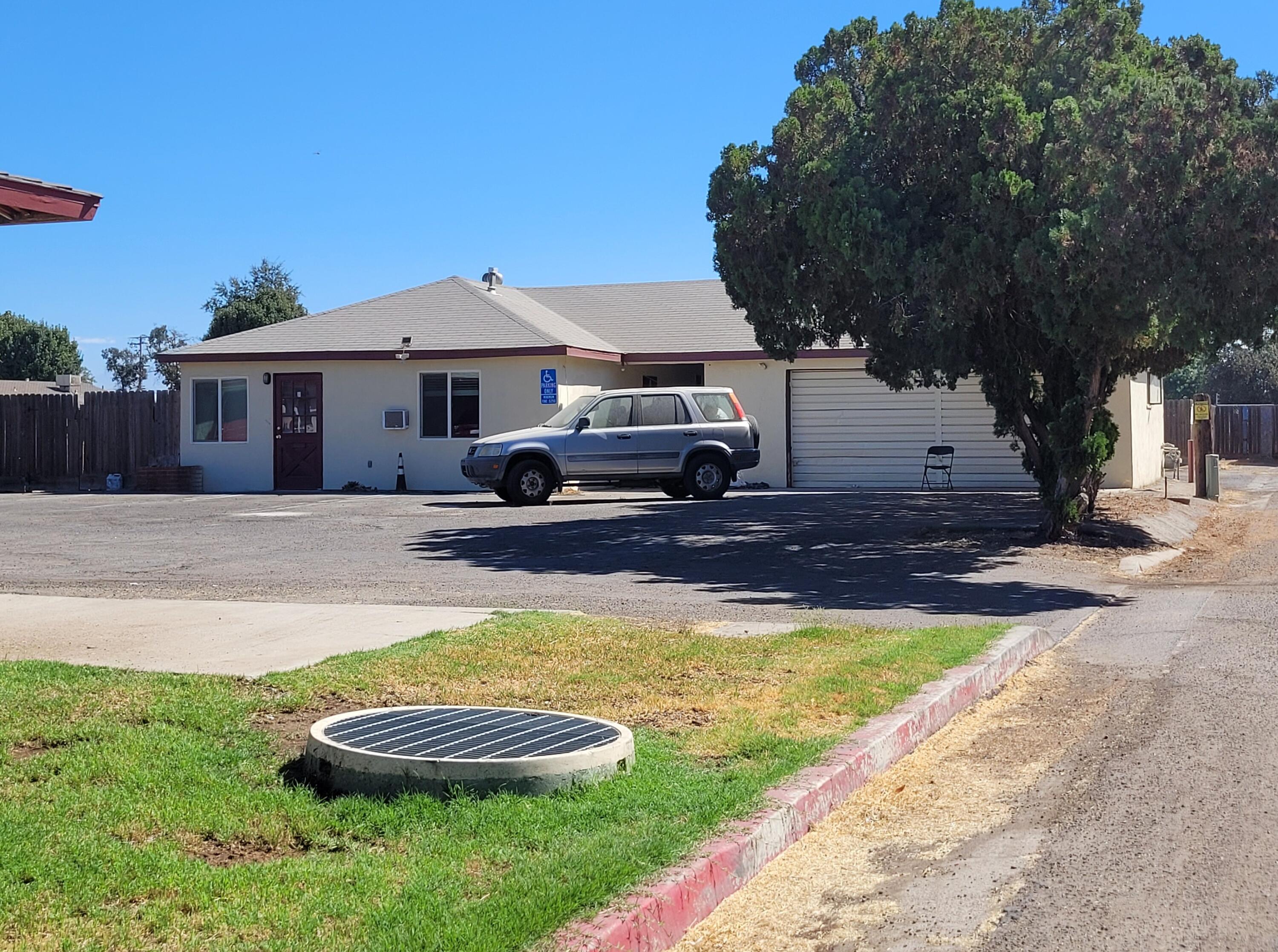 340-352 S Blackstone St, Tulare, CA 93274