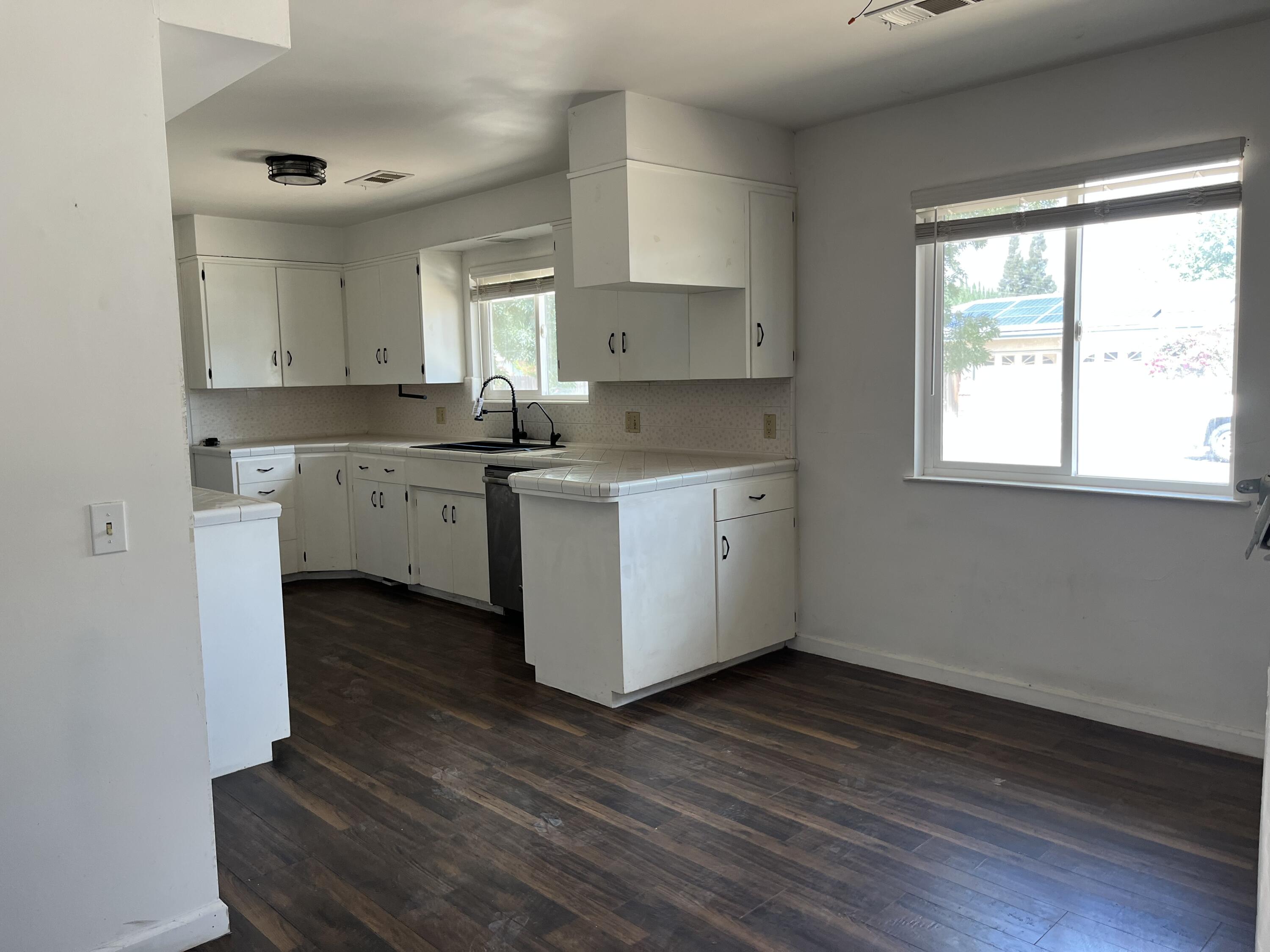 1517 S Klein Ave, Reedley, CA 93654