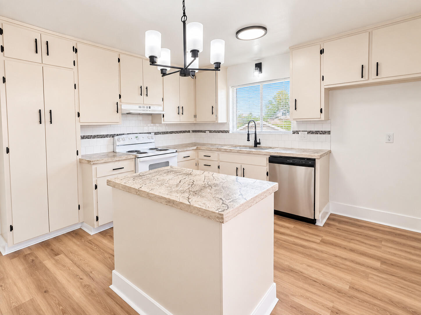 522 Garfield Ave, Taft, CA 93268