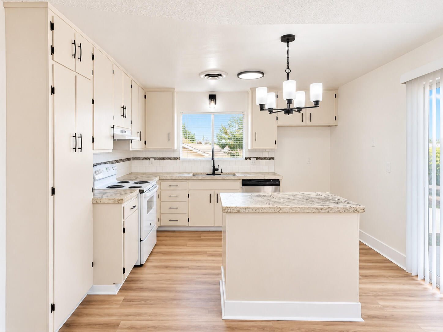 522 Garfield Ave, Taft, CA 93268