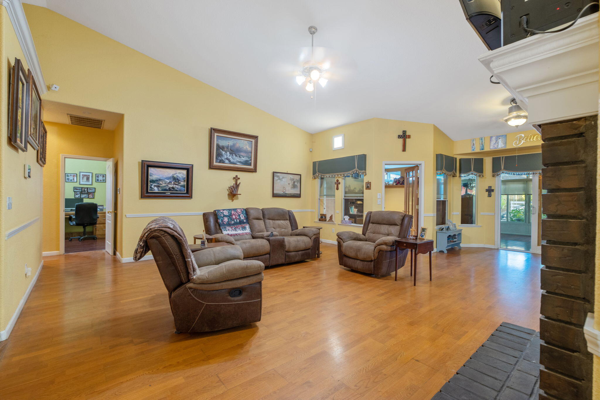 5045 W Modoc Ave, Visalia, CA 93291
