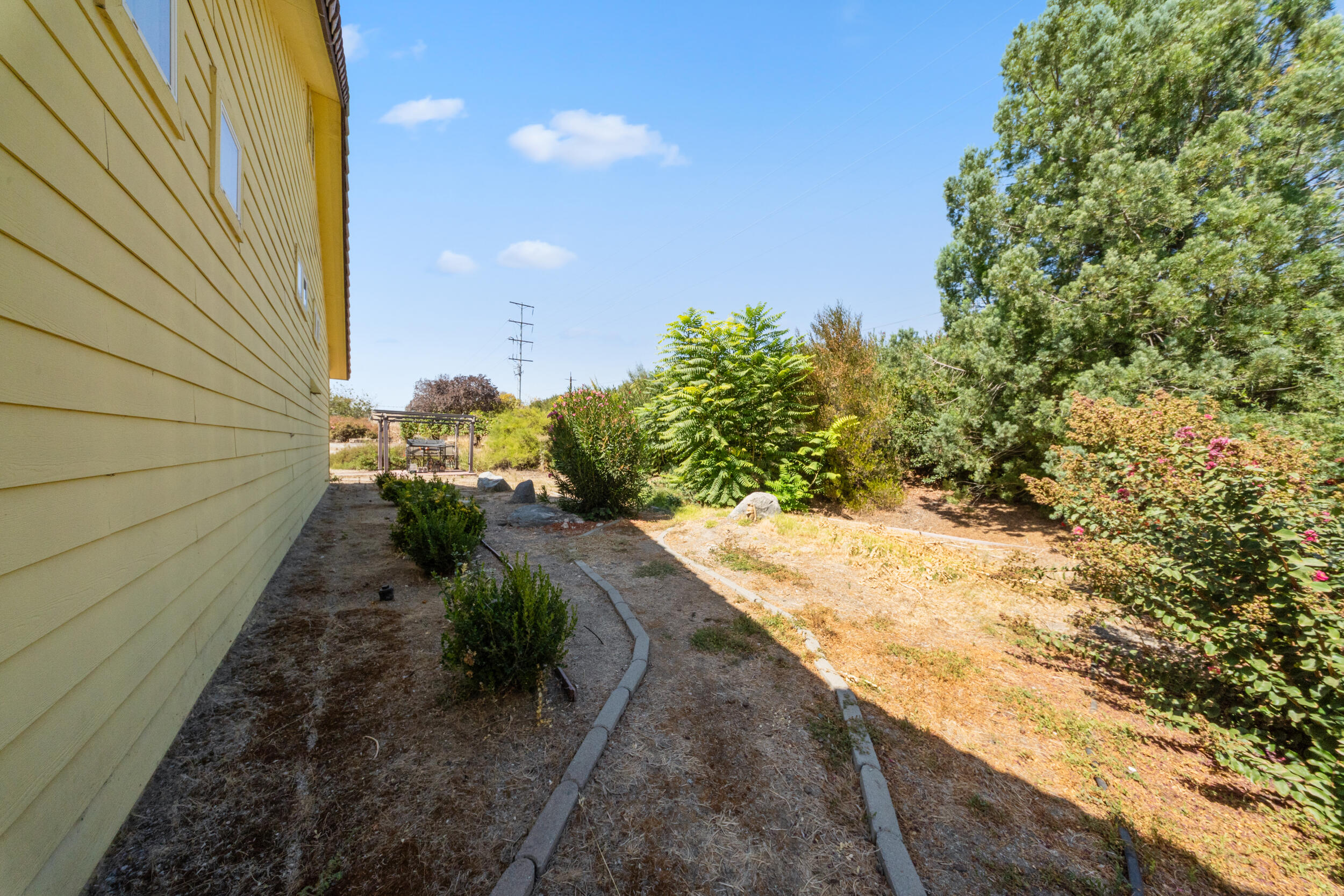 17583 Doran Dr, Springville, CA 93265