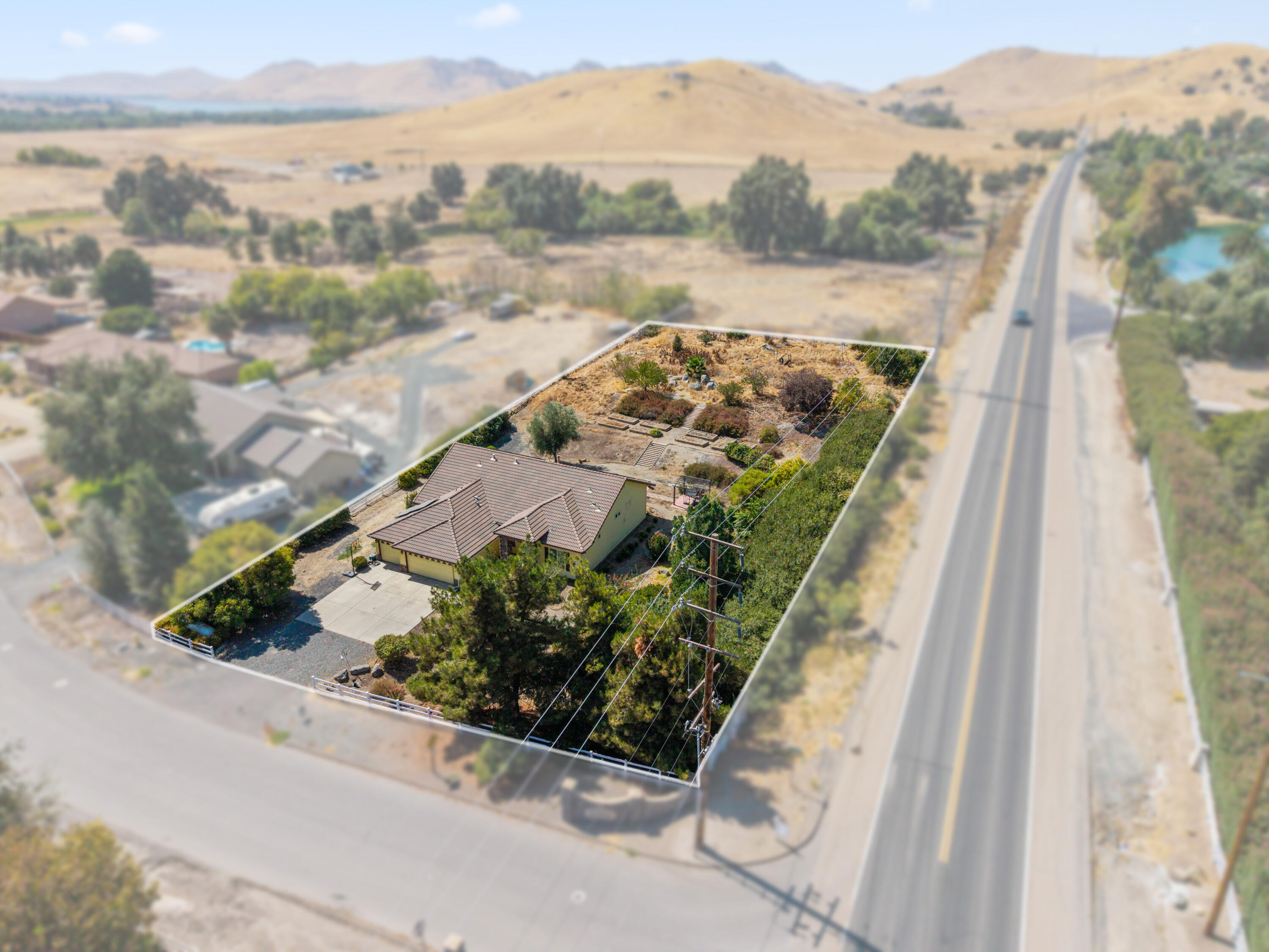 17583 Doran Dr, Springville, CA 93265