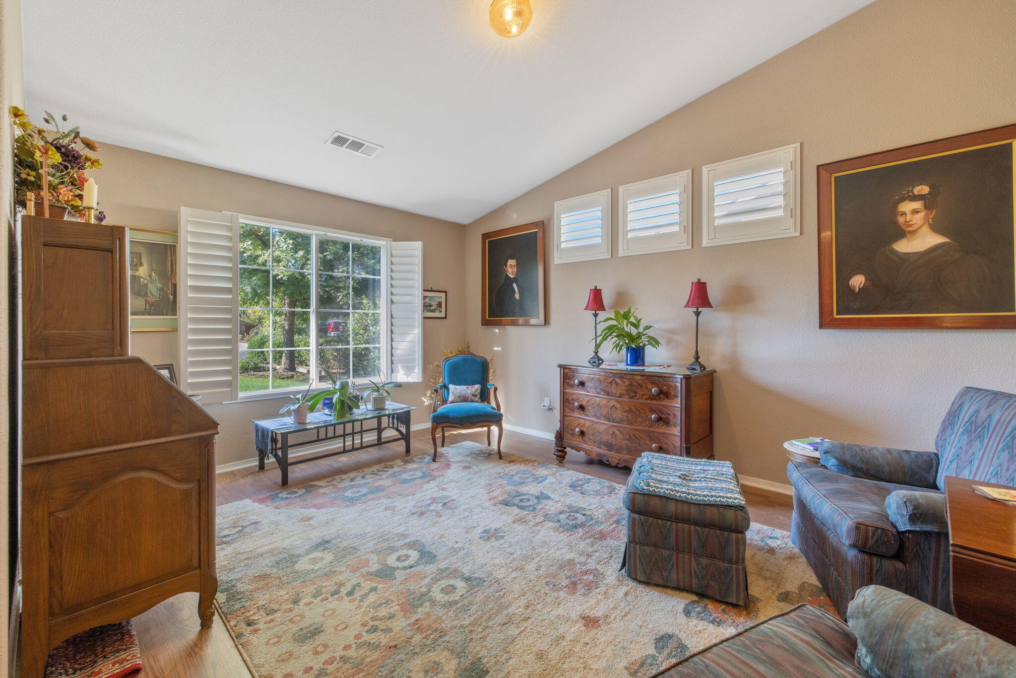 2728 W Oakridge Ave, Visalia, CA 93291