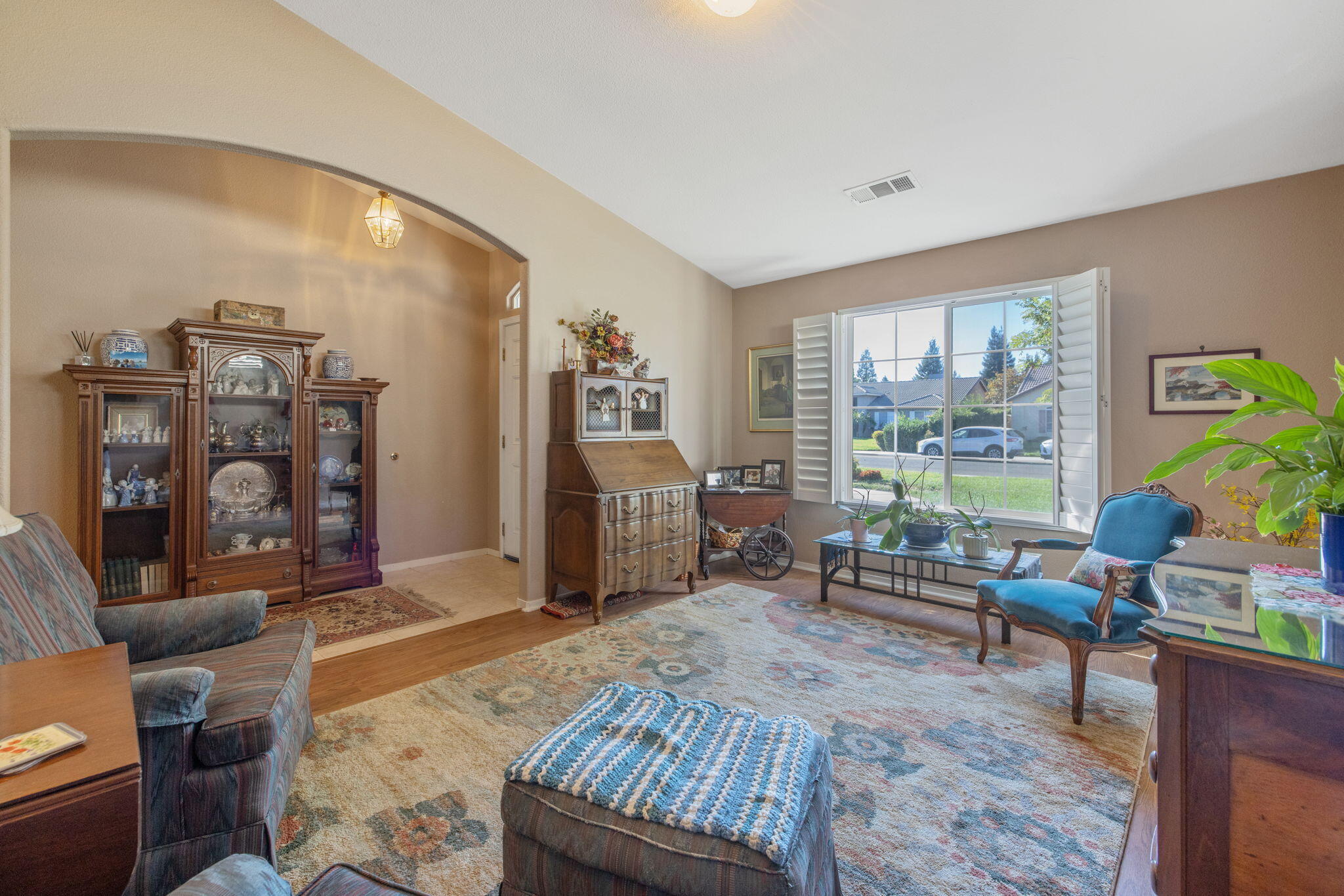 2728 W Oakridge Ave, Visalia, CA 93291