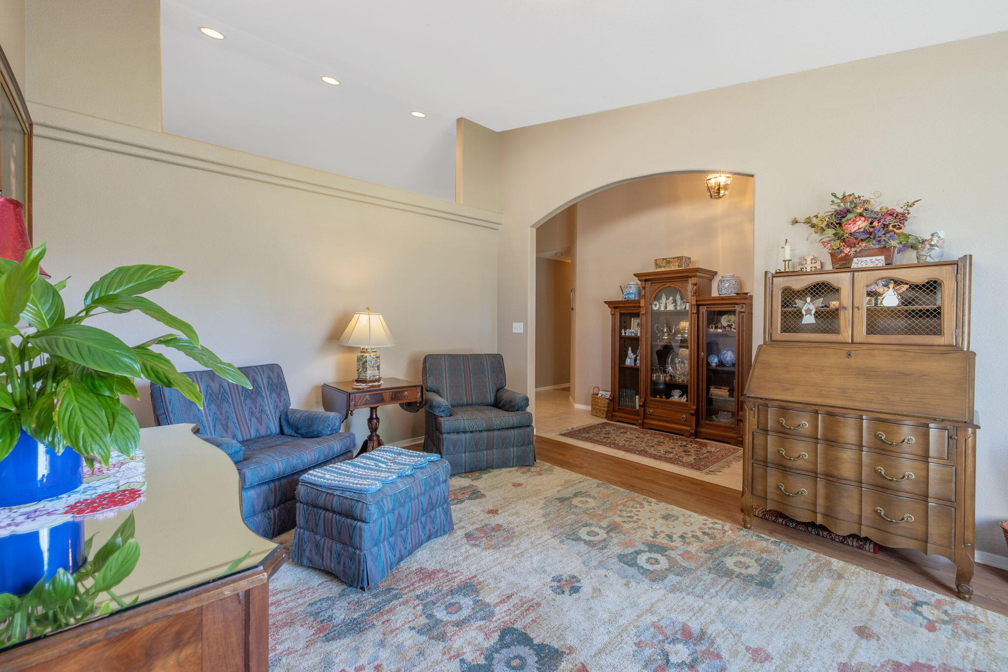 2728 W Oakridge Ave, Visalia, CA 93291