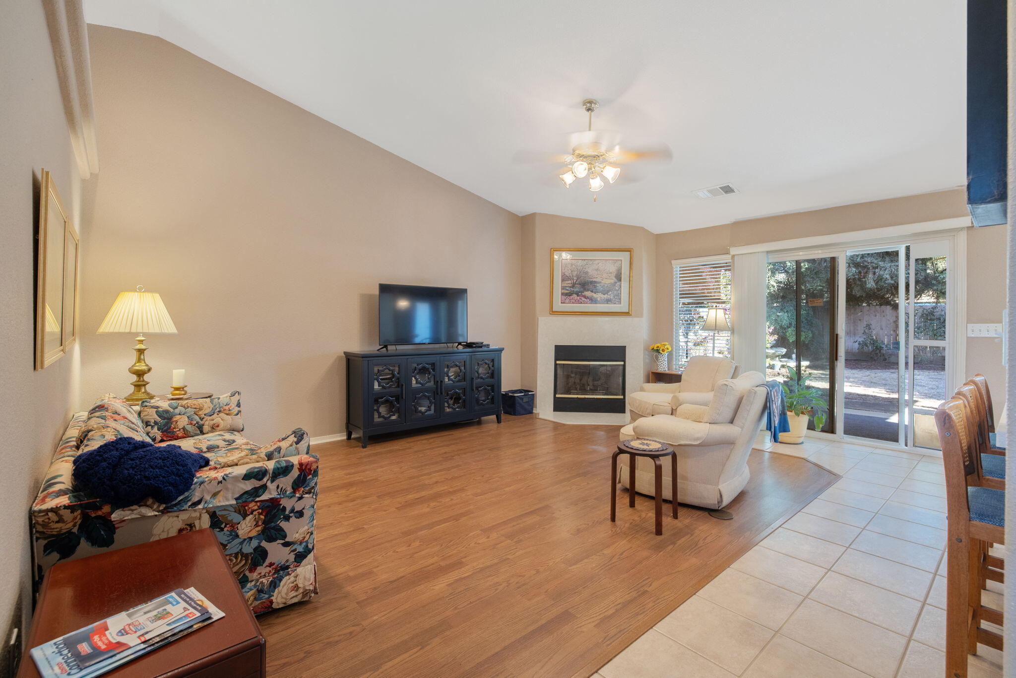 2728 W Oakridge Ave, Visalia, CA 93291