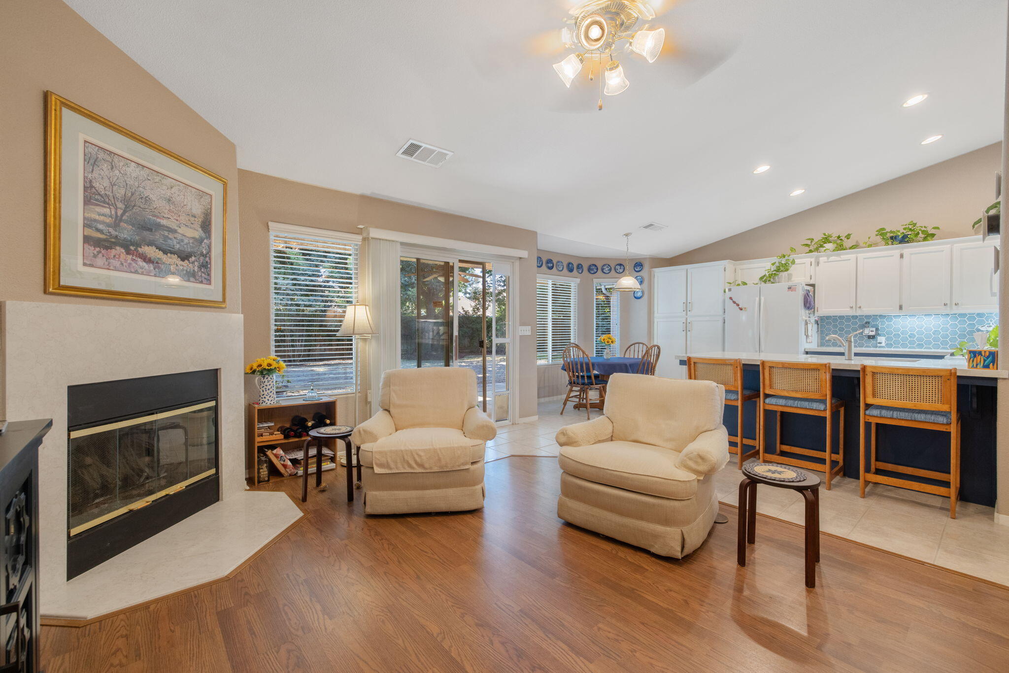 2728 W Oakridge Ave, Visalia, CA 93291