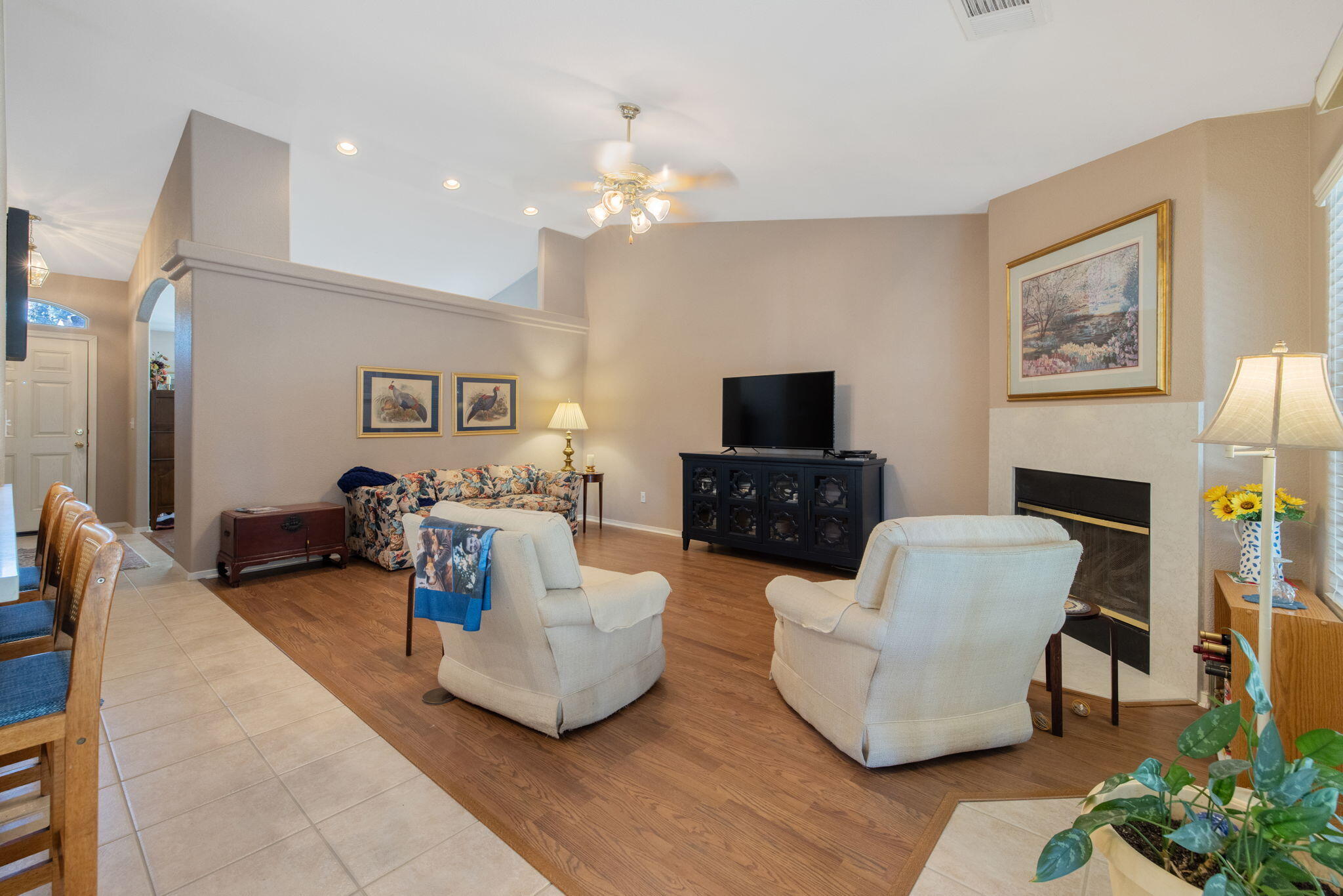 2728 W Oakridge Ave, Visalia, CA 93291