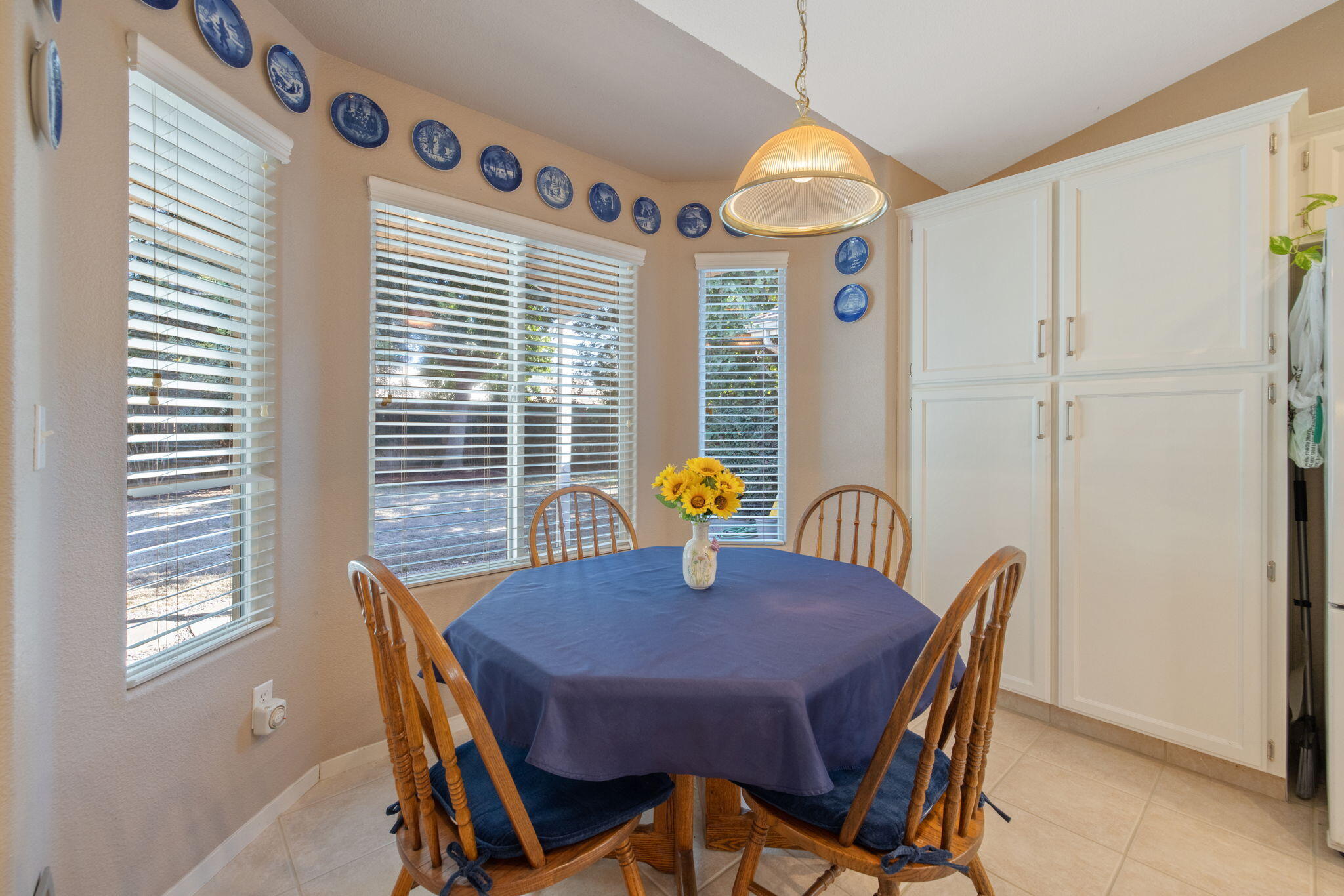 2728 W Oakridge Ave, Visalia, CA 93291