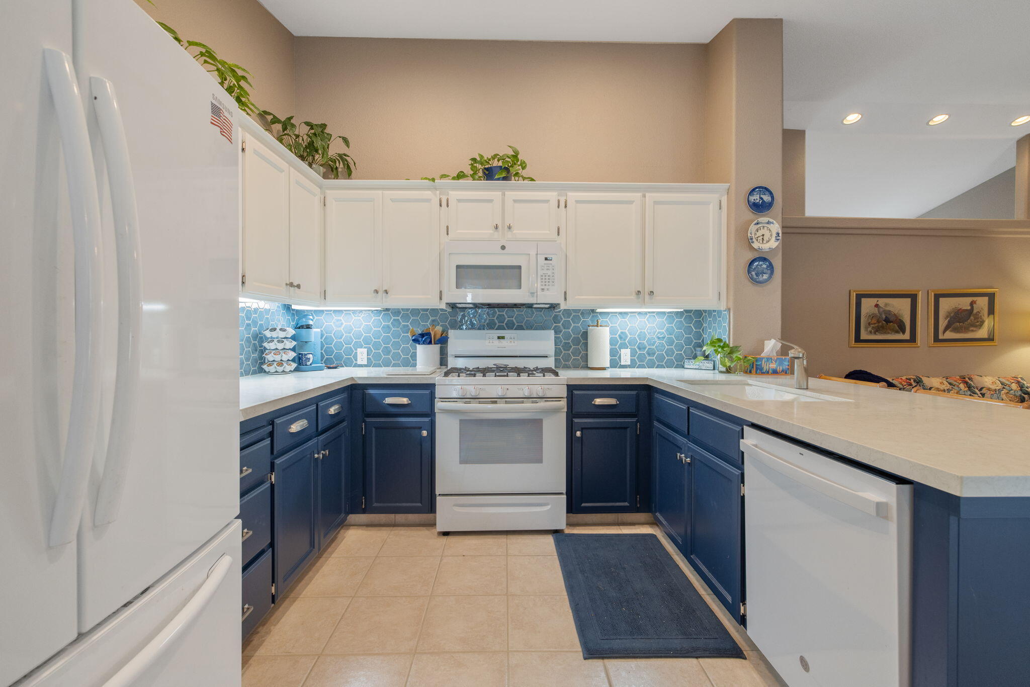 2728 W Oakridge Ave, Visalia, CA 93291