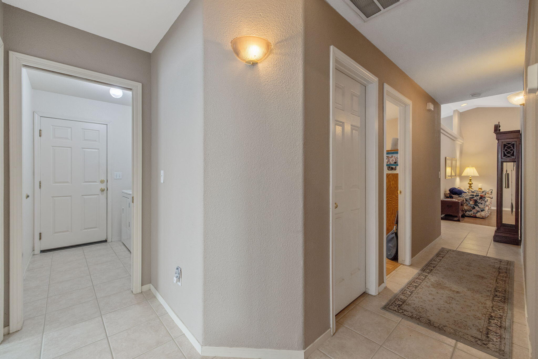 2728 W Oakridge Ave, Visalia, CA 93291