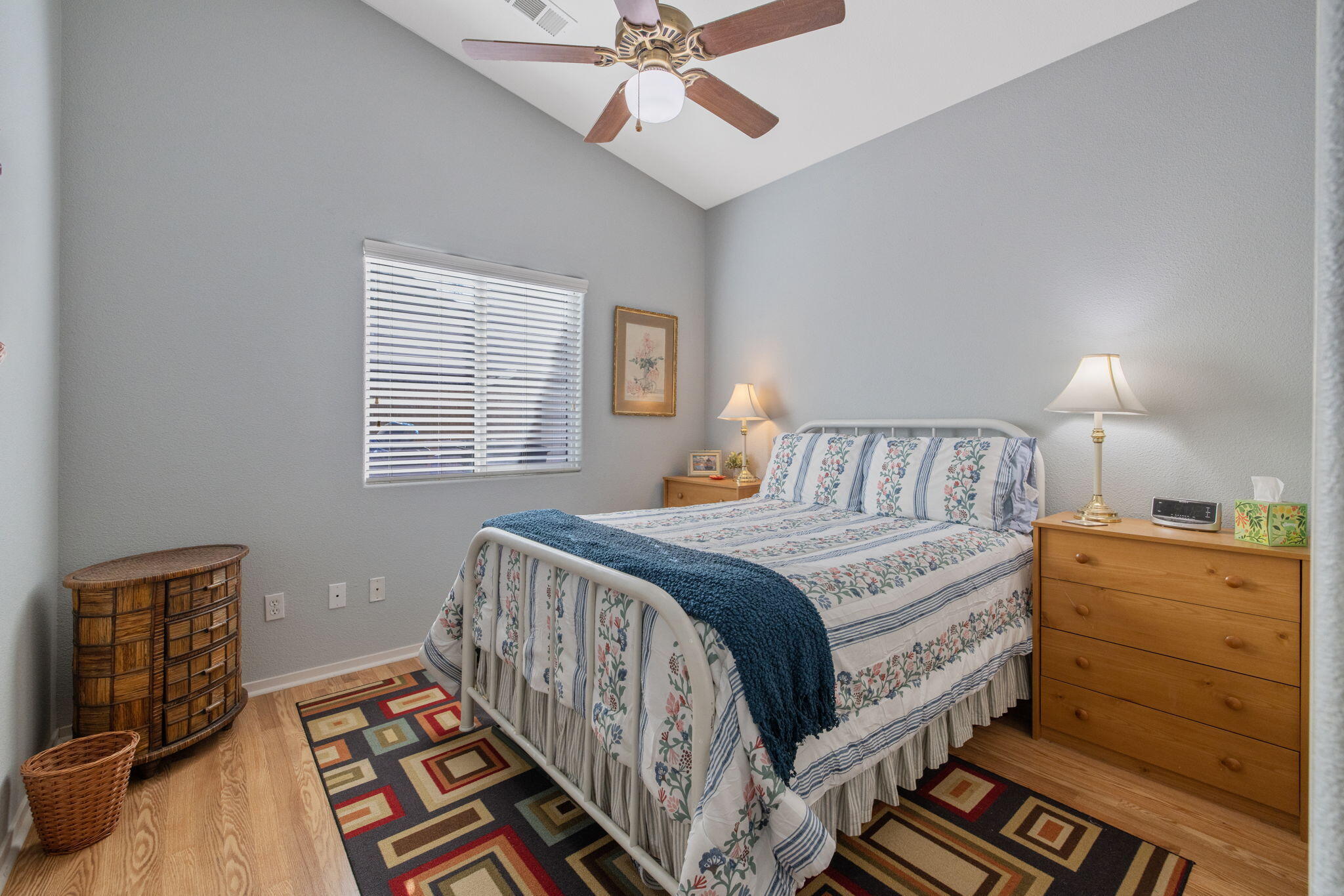 2728 W Oakridge Ave, Visalia, CA 93291