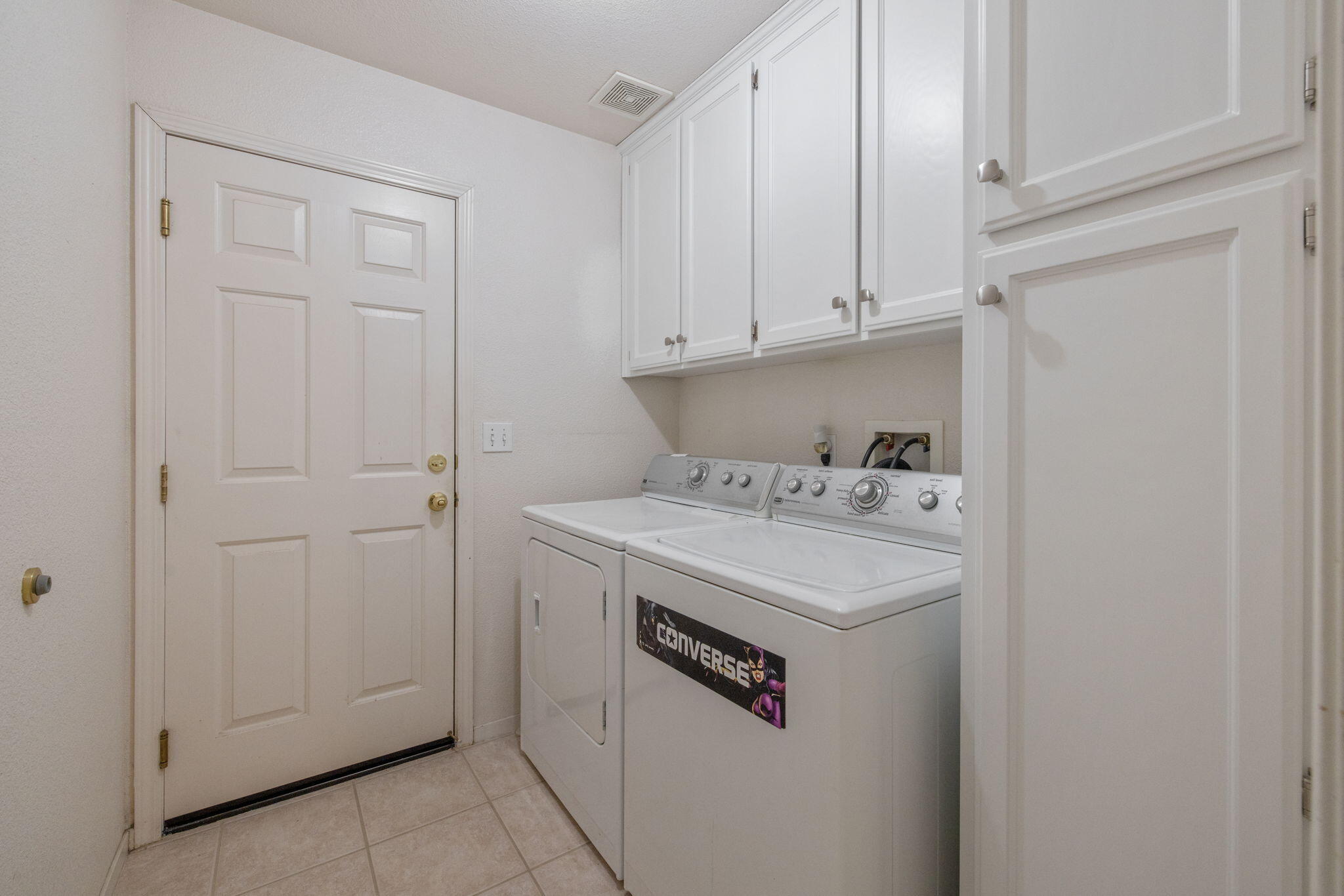 2728 W Oakridge Ave, Visalia, CA 93291