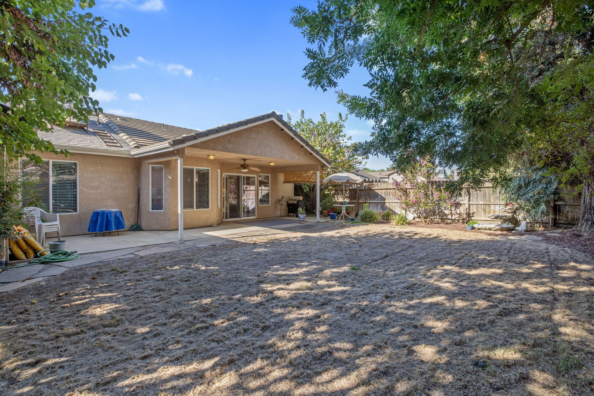 2728 W Oakridge Ave, Visalia, CA 93291