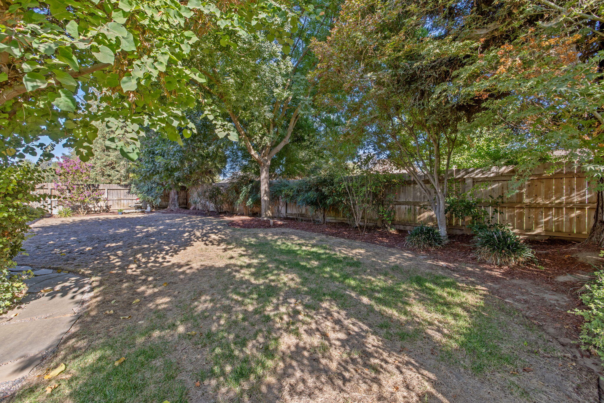 2728 W Oakridge Ave, Visalia, CA 93291