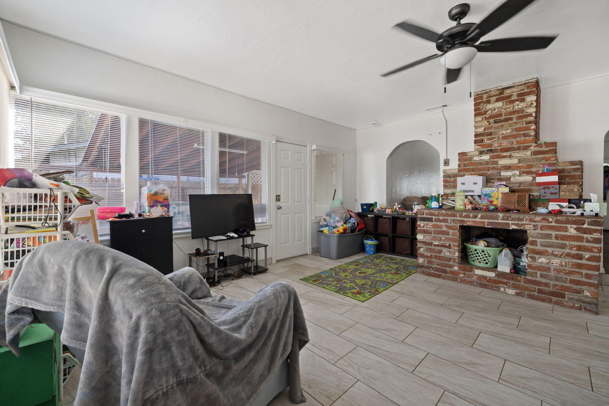 329 E Fedora Ave, Fresno, CA 93704