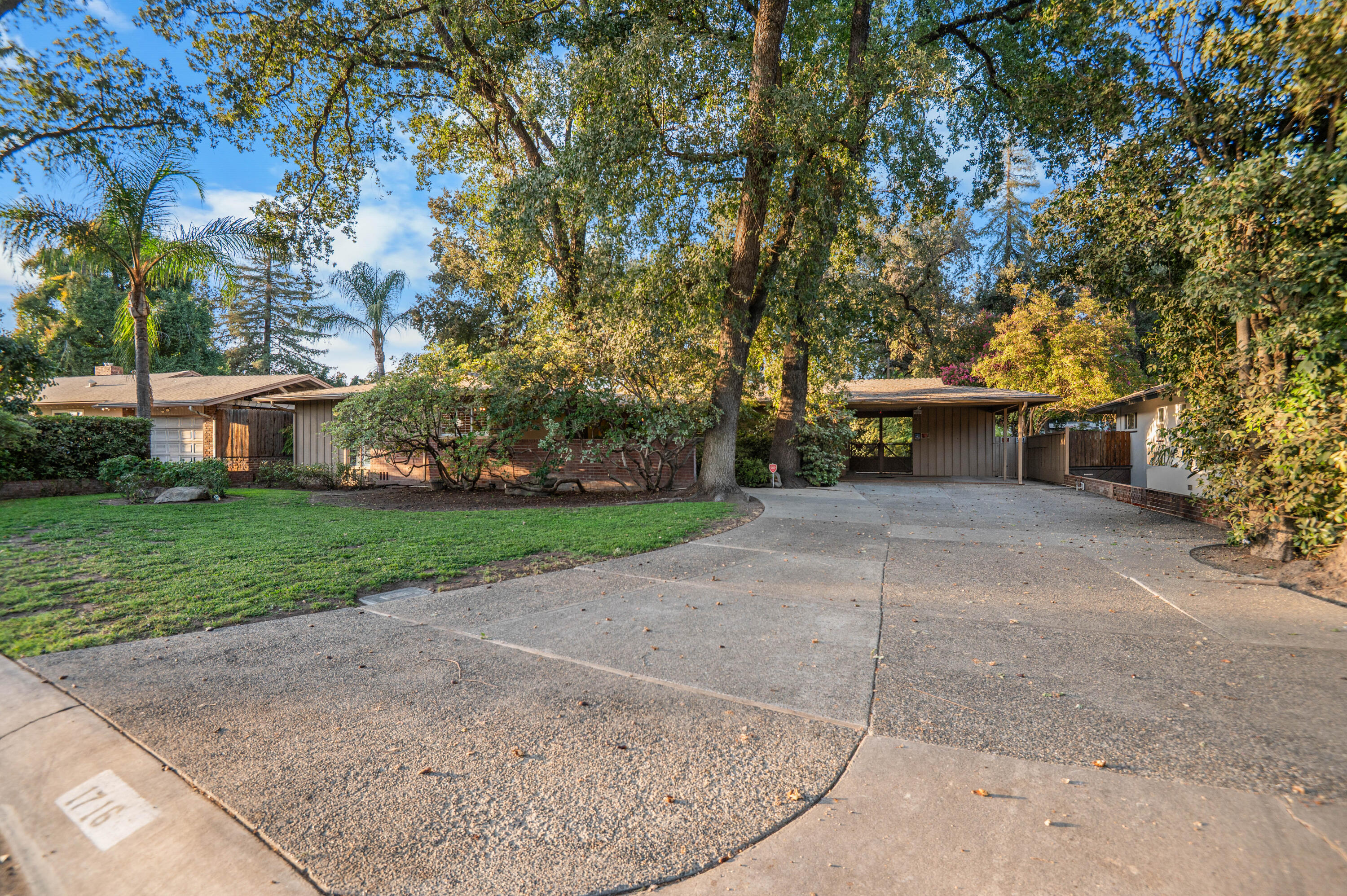 1716 W Meadow Ave, Visalia, CA 93277