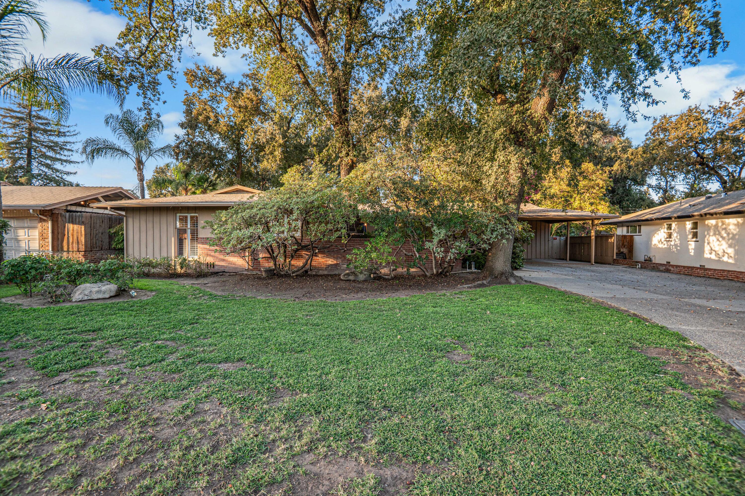 1716 W Meadow Ave, Visalia, CA 93277
