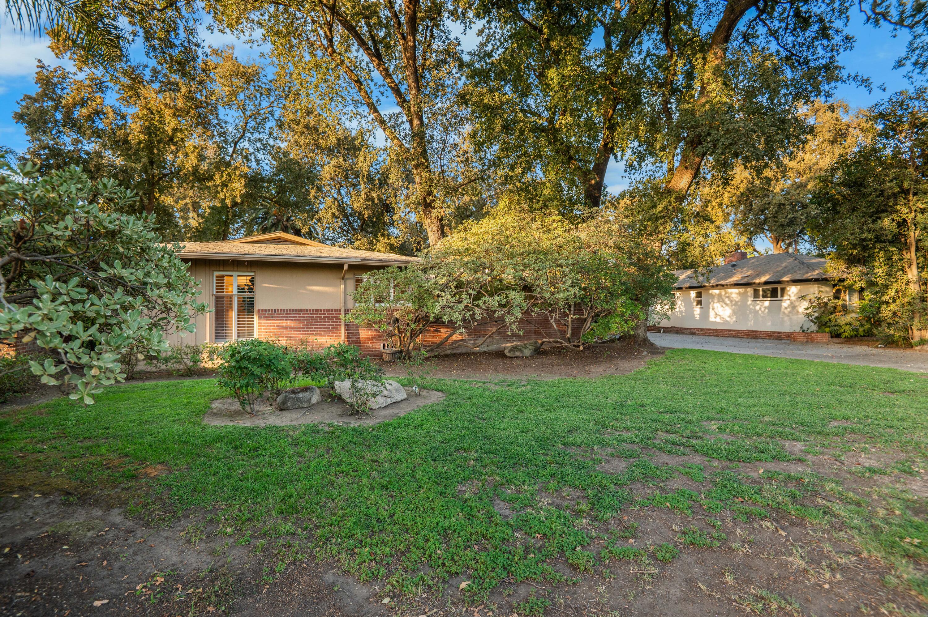 1716 W Meadow Ave, Visalia, CA 93277