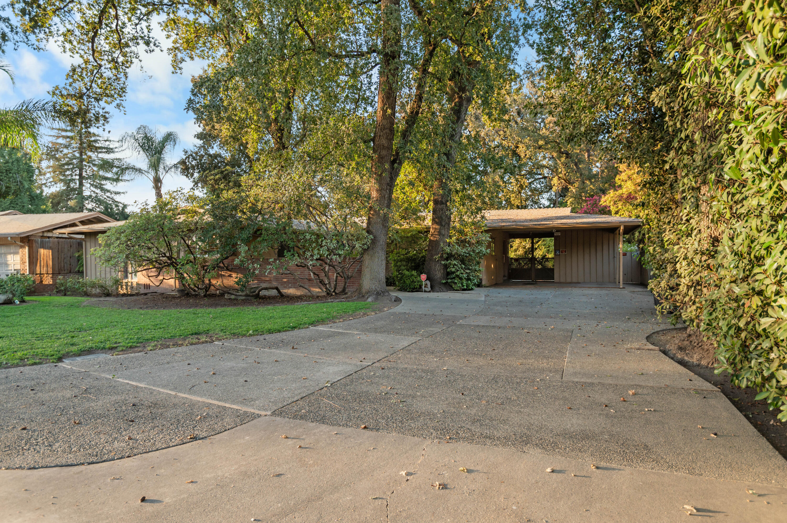 1716 W Meadow Ave, Visalia, CA 93277