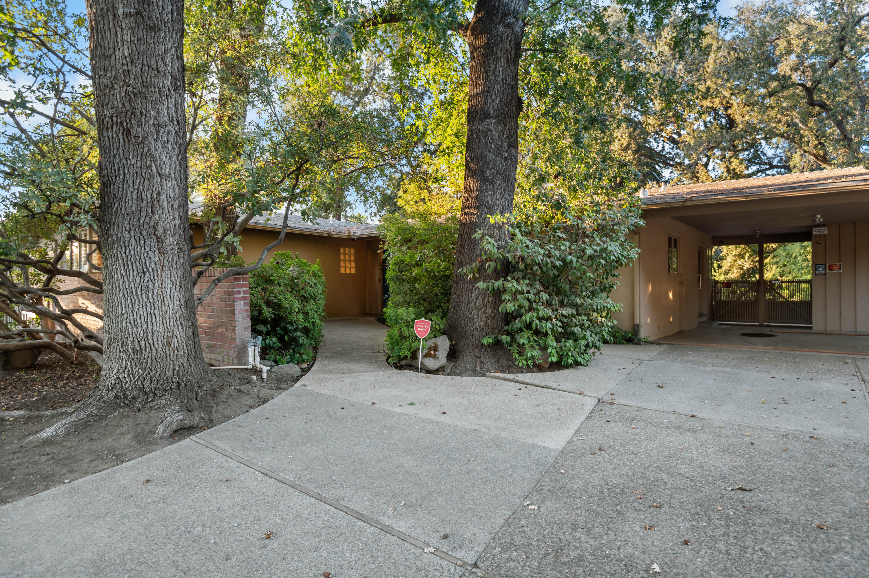1716 W Meadow Ave, Visalia, CA 93277