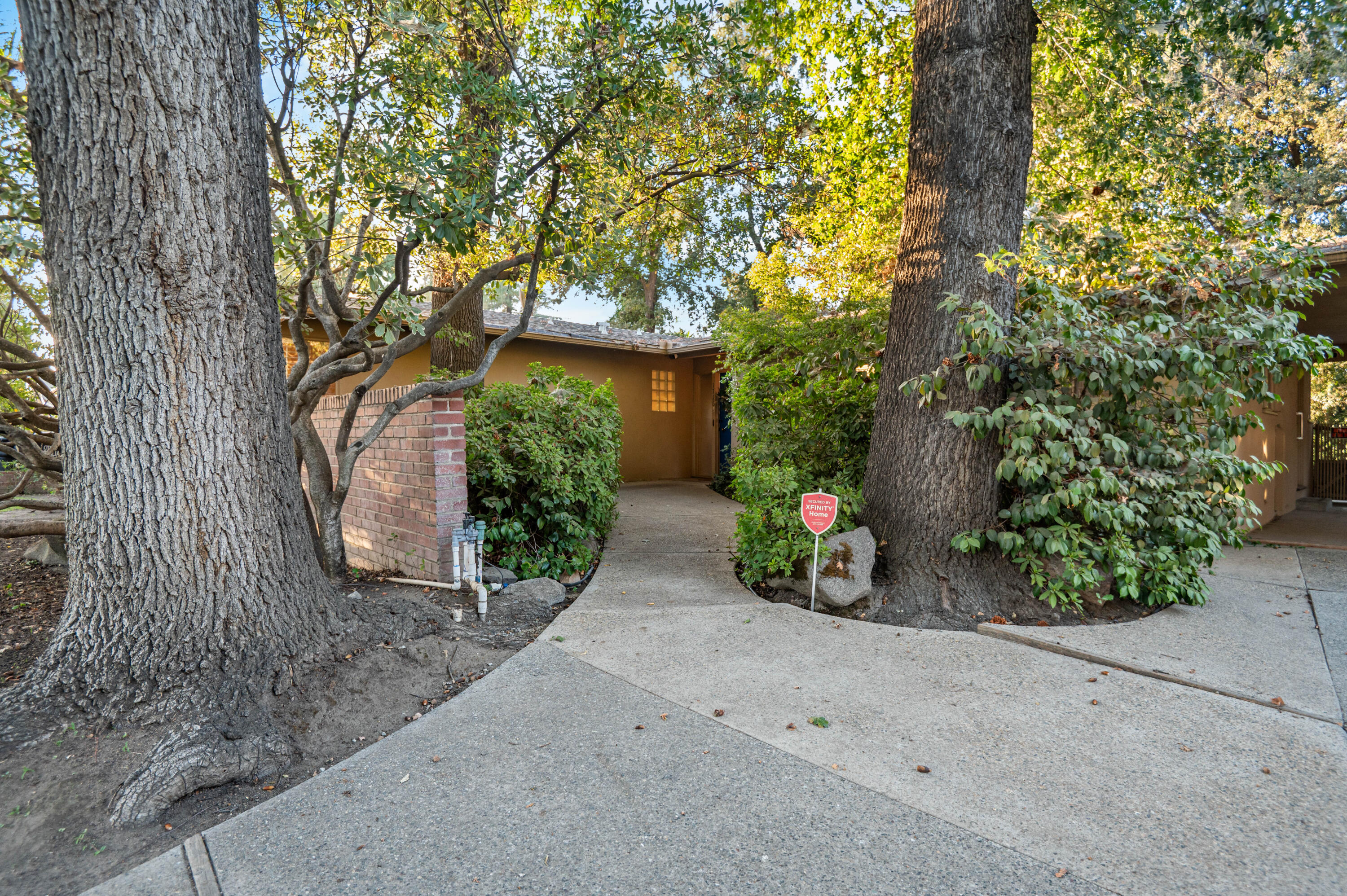 1716 W Meadow Ave, Visalia, CA 93277