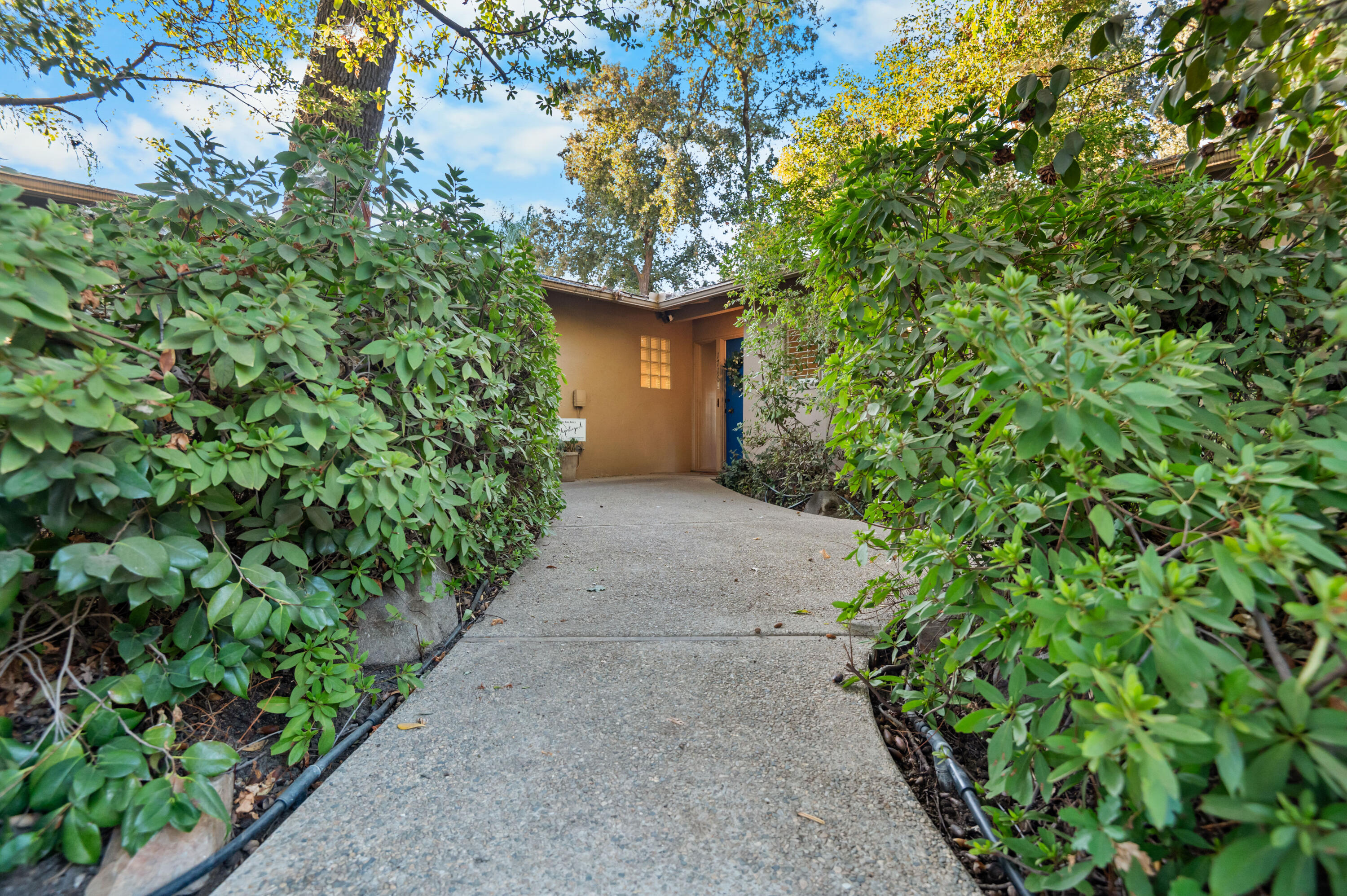 1716 W Meadow Ave, Visalia, CA 93277