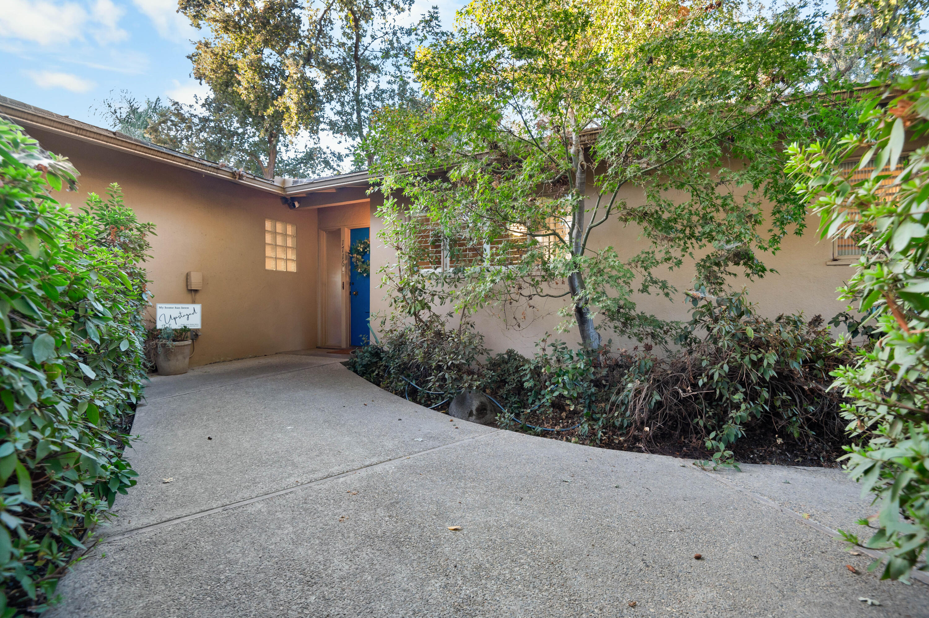 1716 W Meadow Ave, Visalia, CA 93277