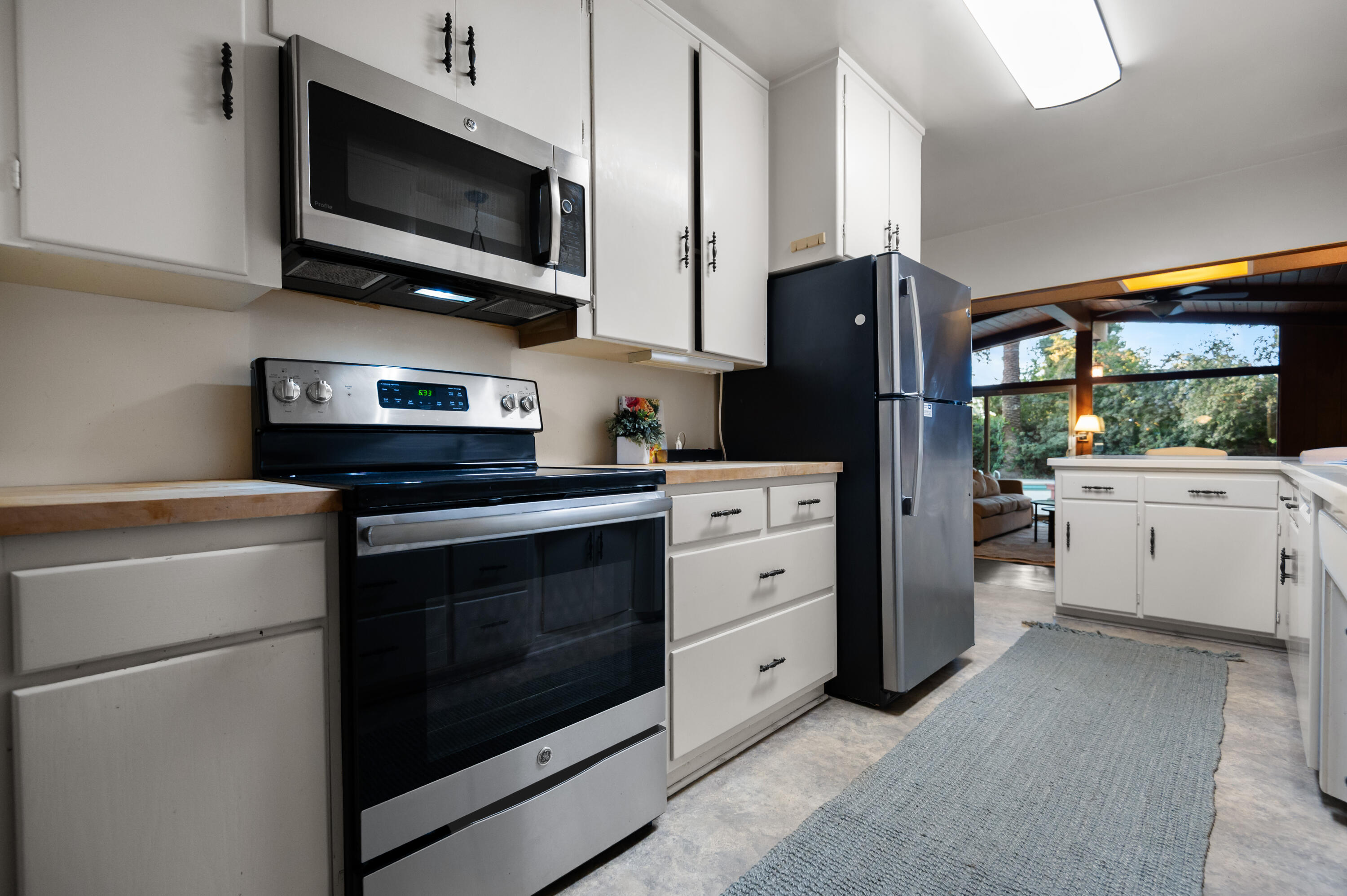 1716 W Meadow Ave, Visalia, CA 93277