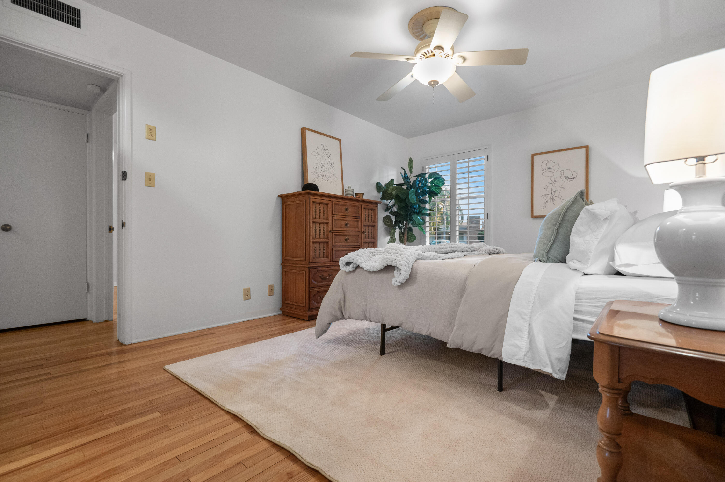1716 W Meadow Ave, Visalia, CA 93277