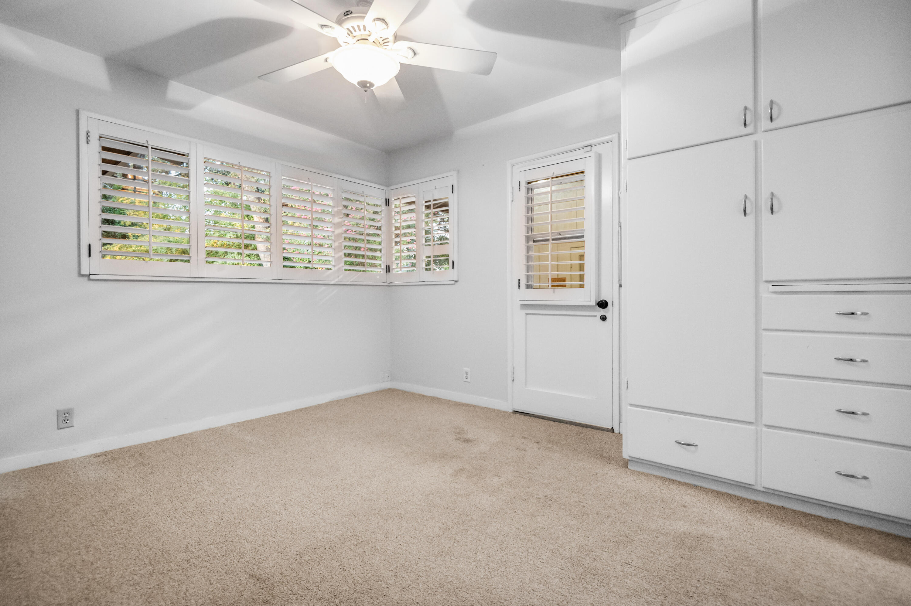 1716 W Meadow Ave, Visalia, CA 93277